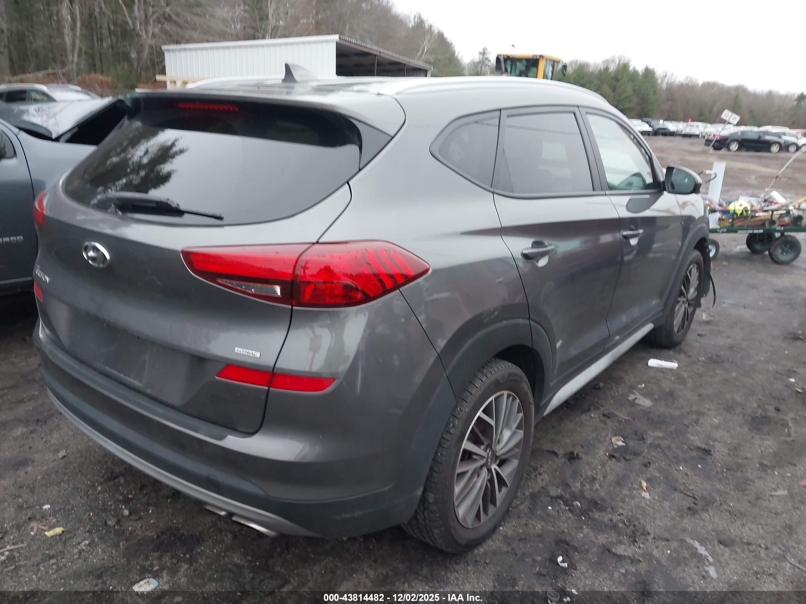 HYUNDAI TUCSON image 4
