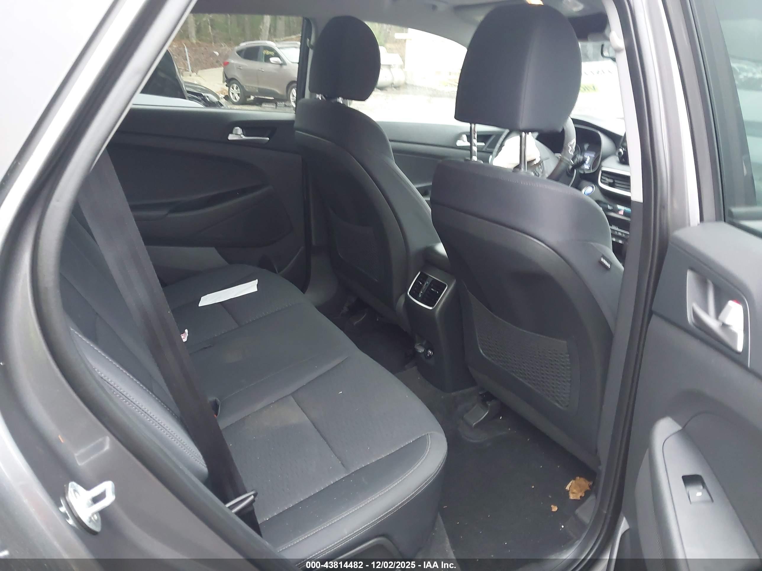 HYUNDAI TUCSON image 8