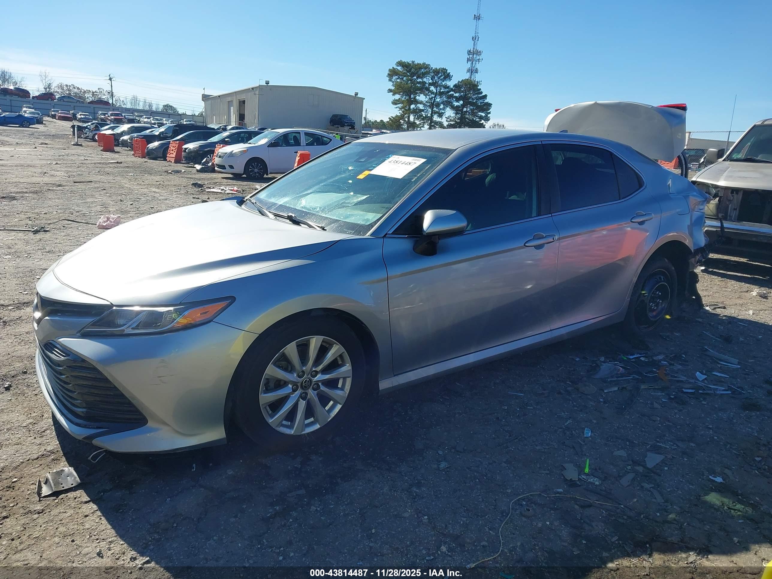 TOYOTA CAMRY image 2