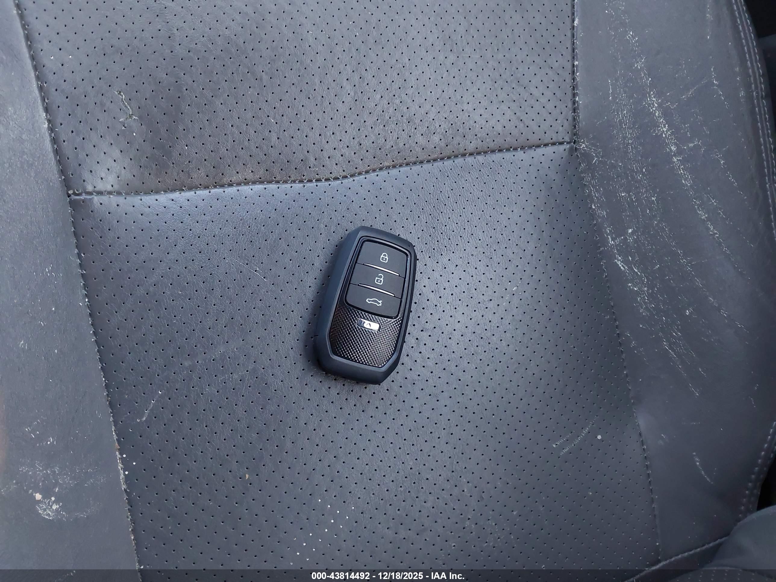TOYOTA PRIUS image 11