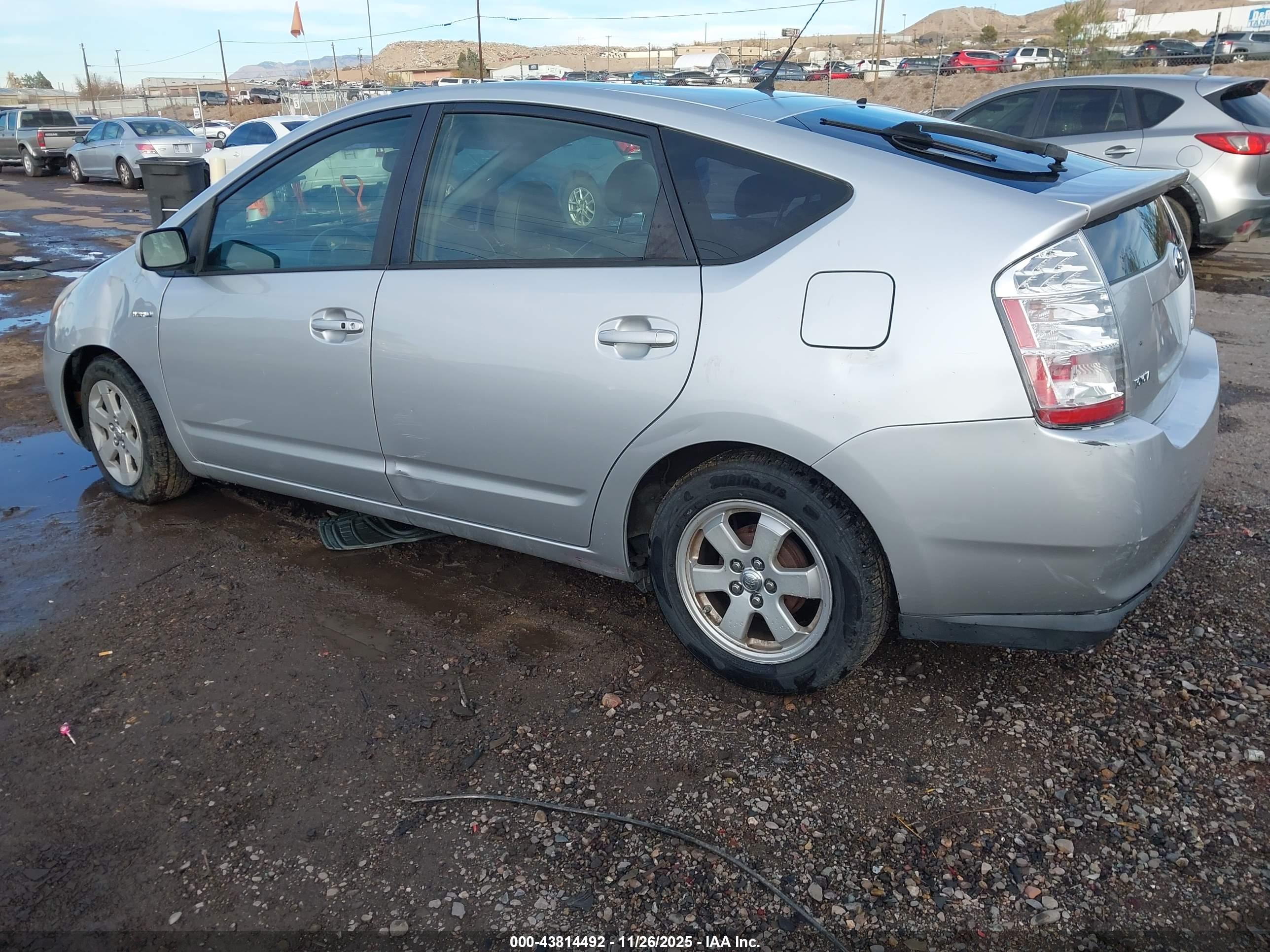 TOYOTA PRIUS image 3