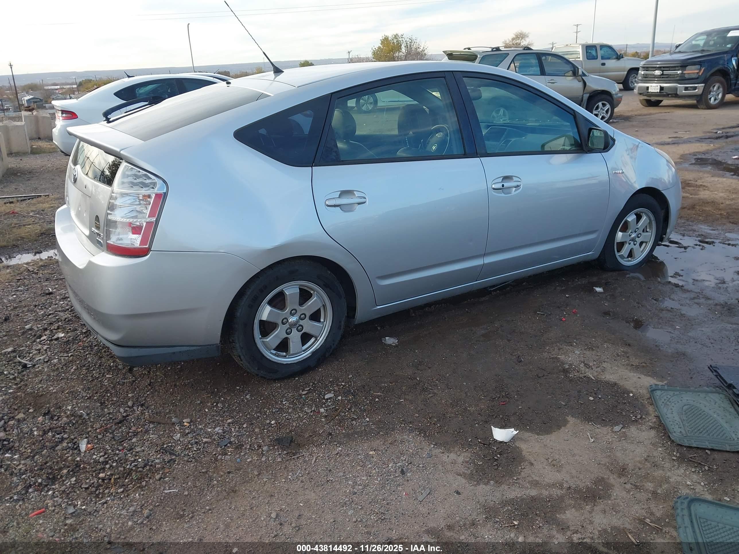 TOYOTA PRIUS image 4