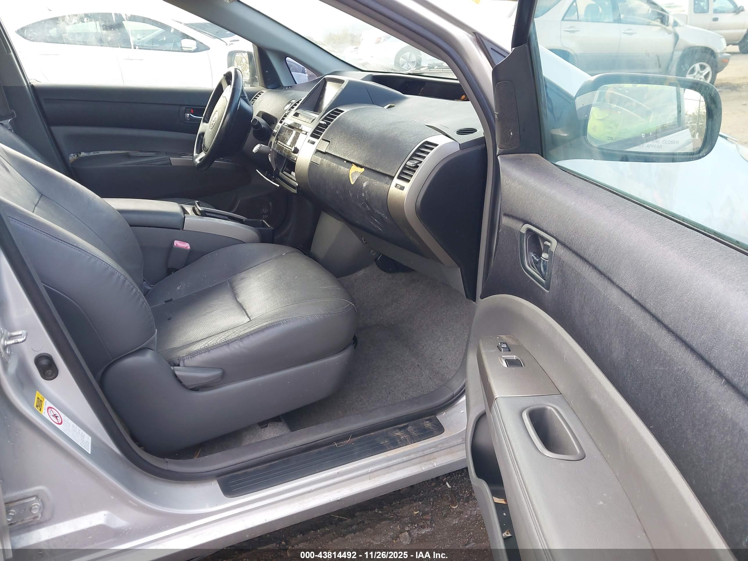 TOYOTA PRIUS image 5