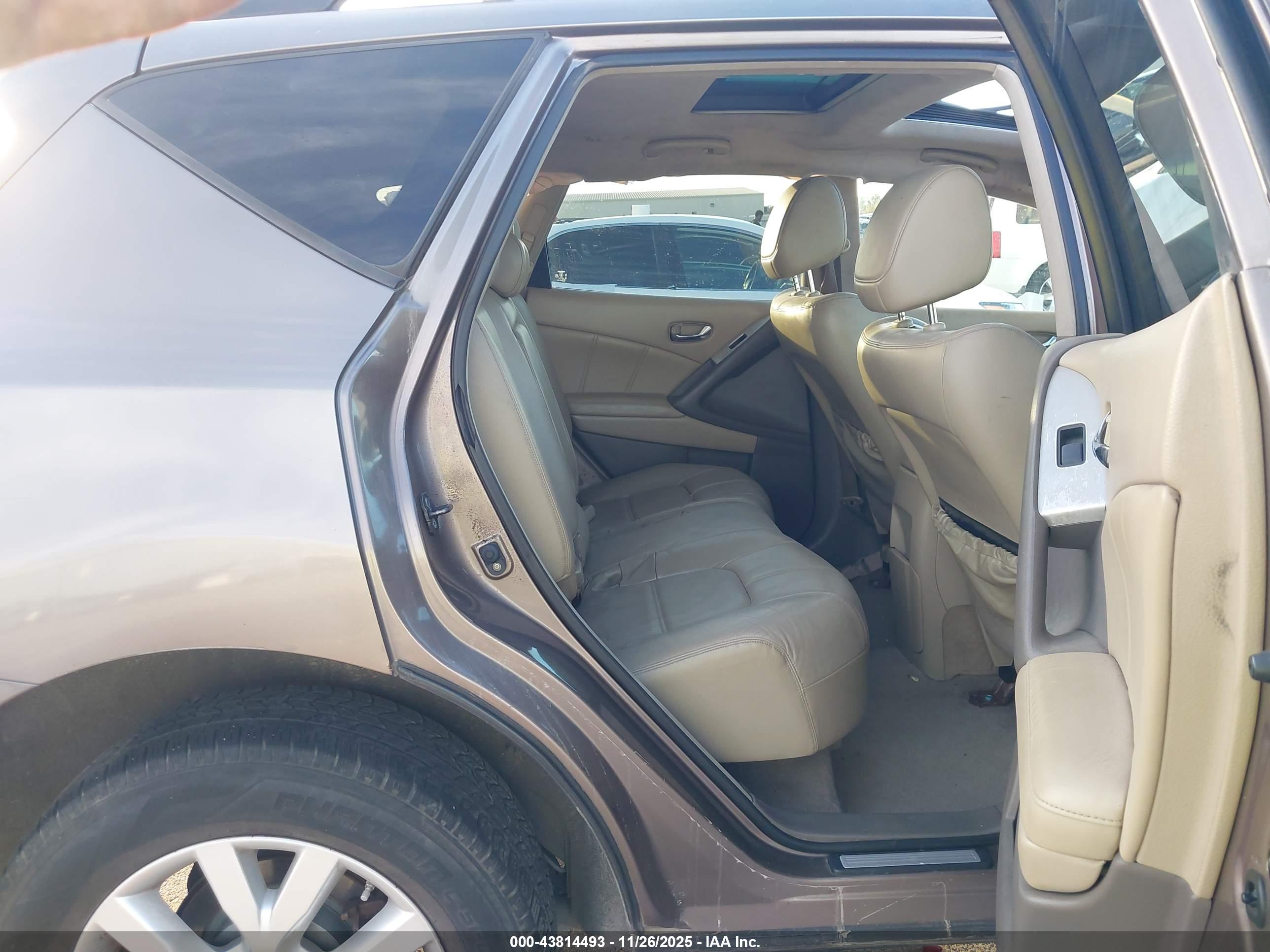NISSAN MURANO image 8