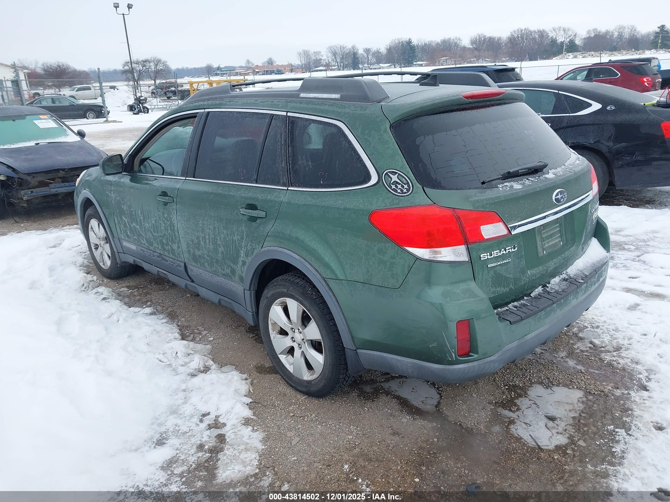 SUBARU OUTBACK image 3
