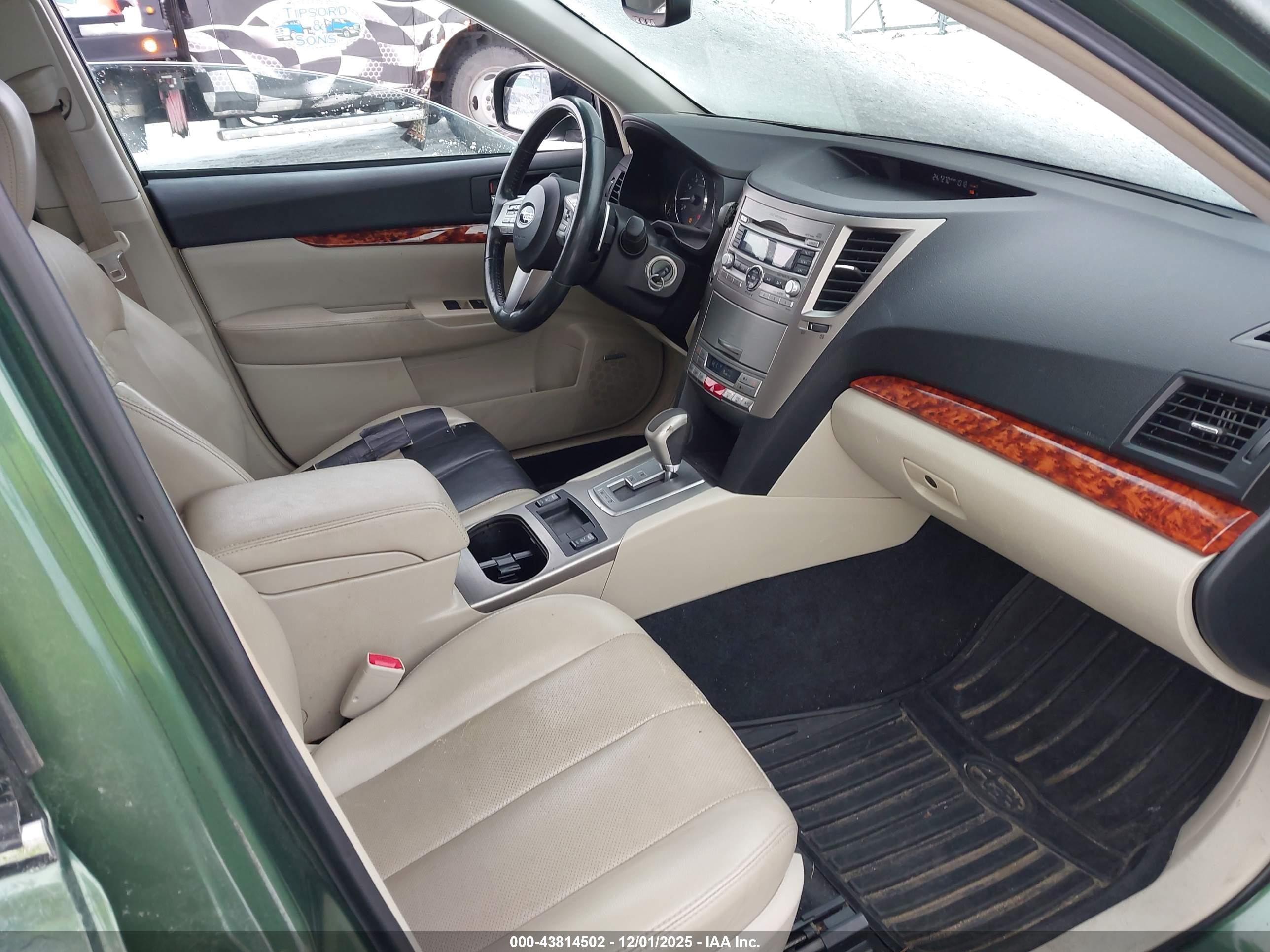 SUBARU OUTBACK image 5