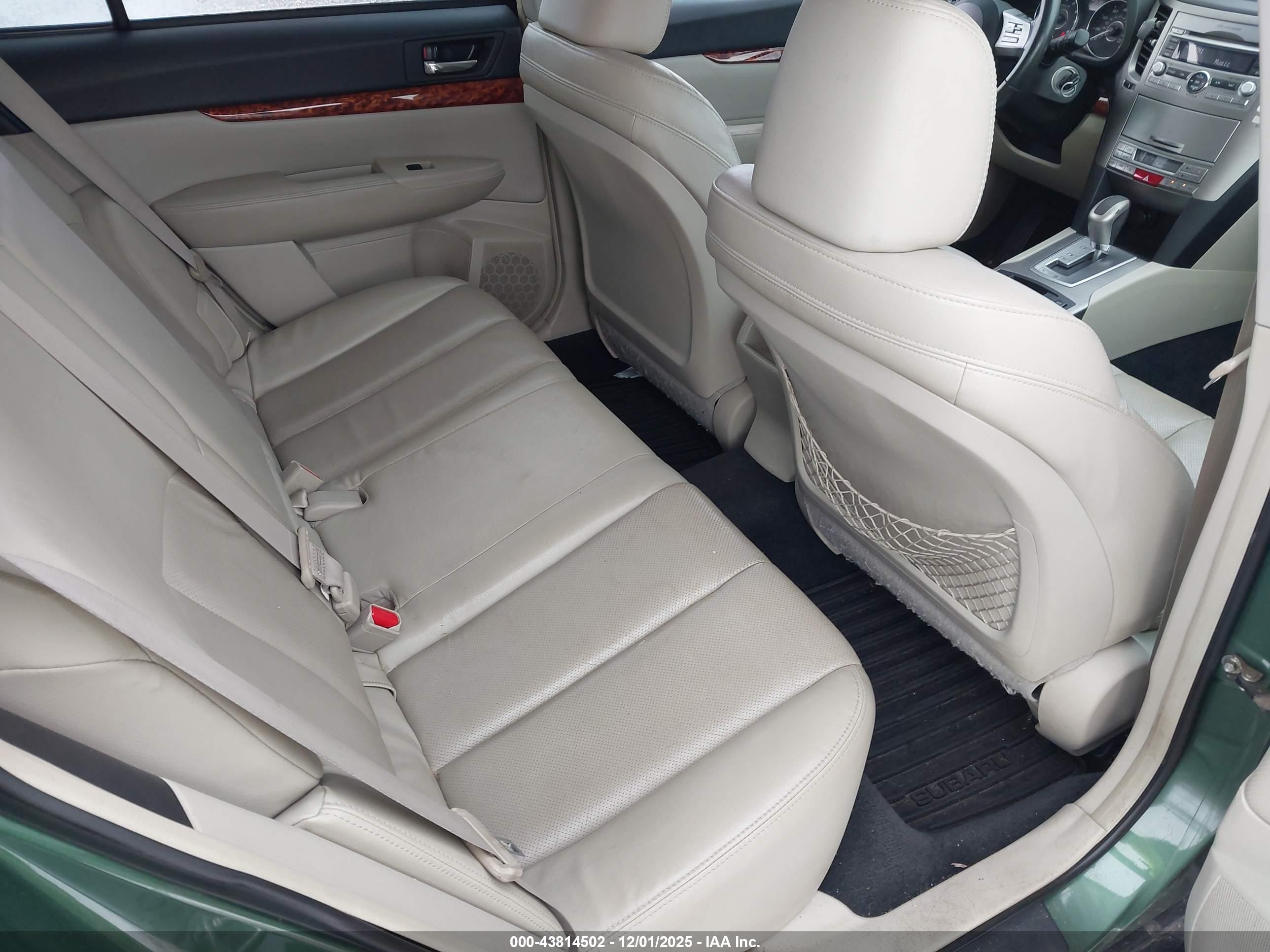 SUBARU OUTBACK image 8