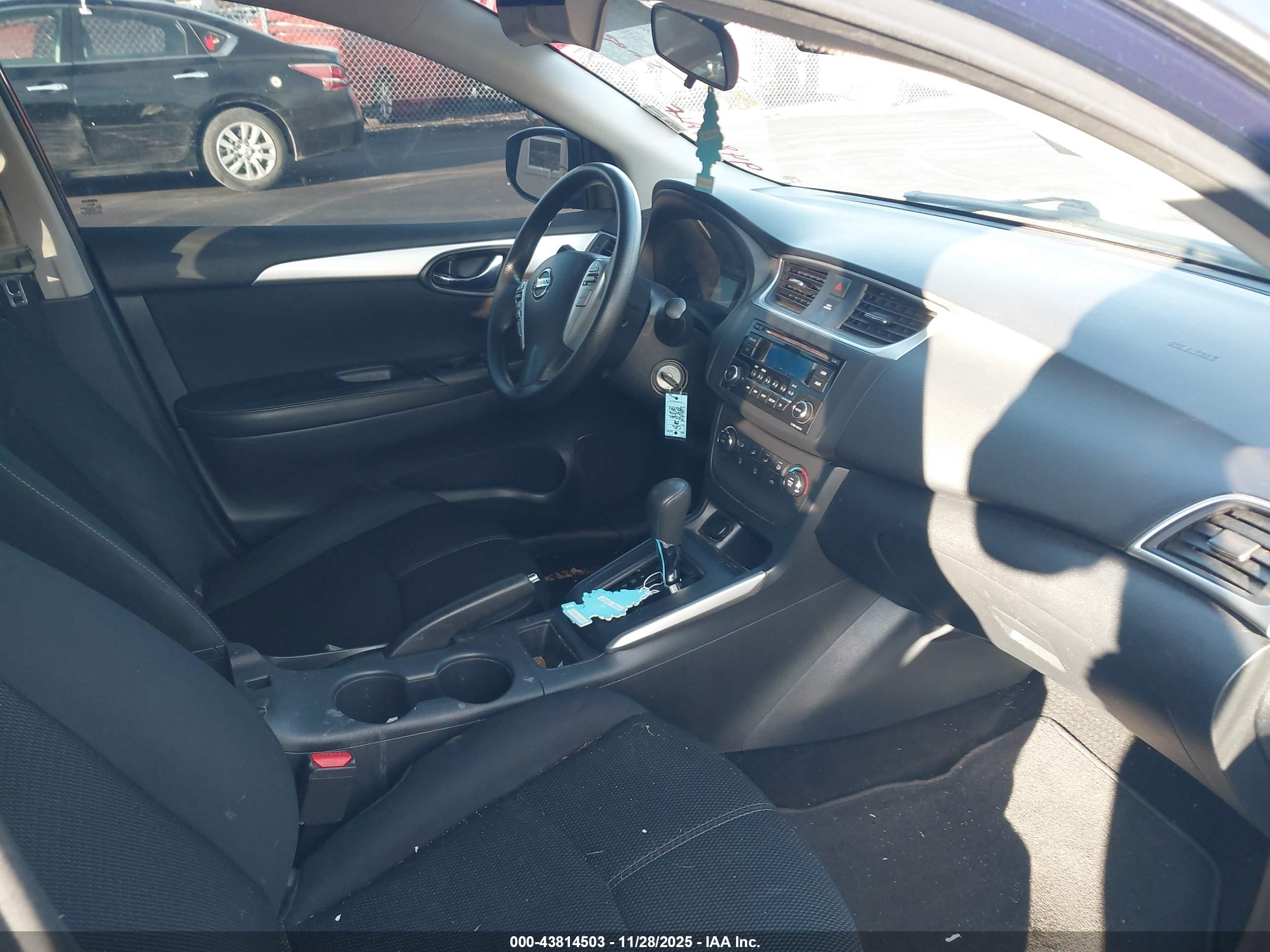 NISSAN SENTRA image 5