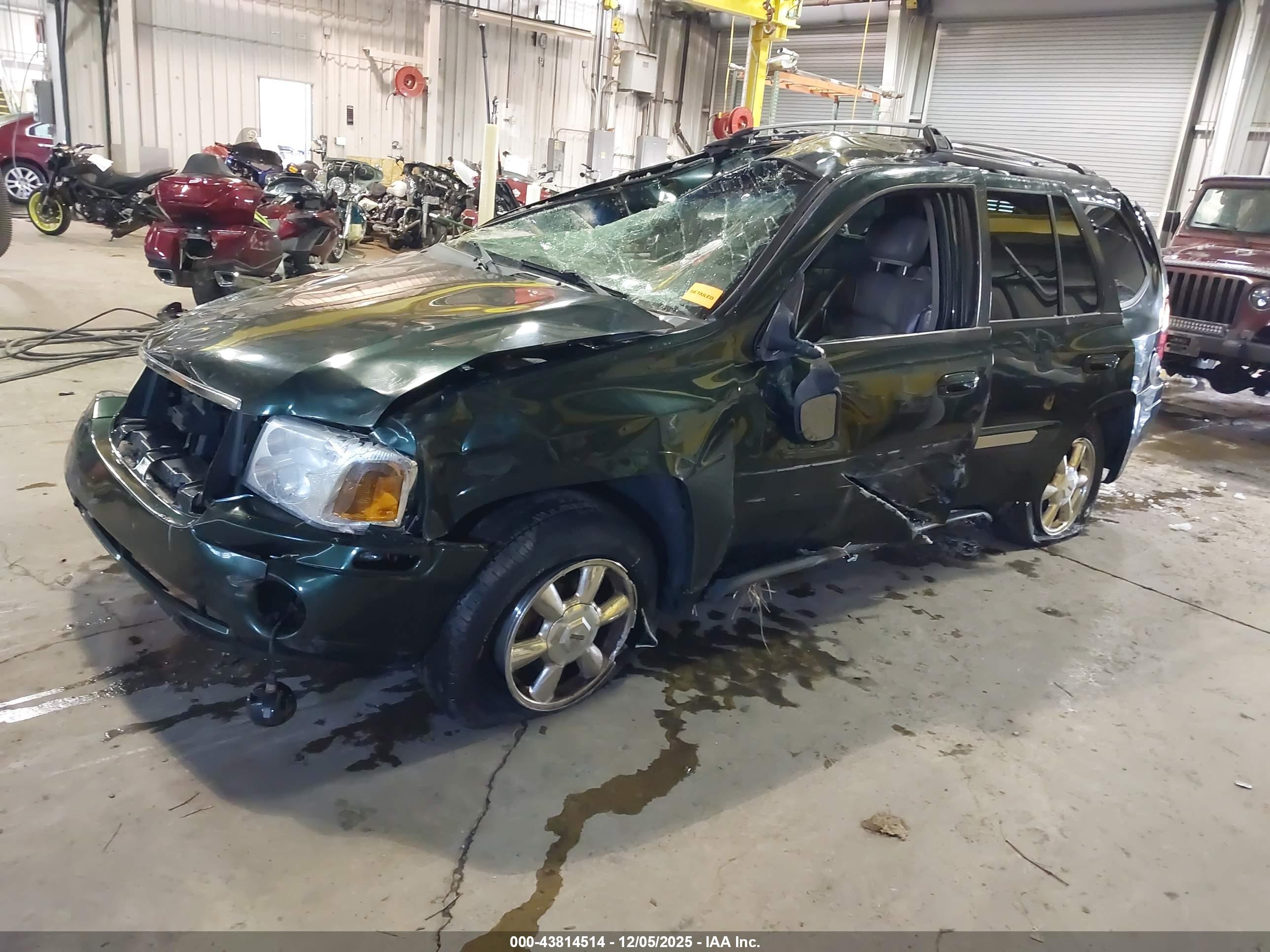 GMC ENVOY image 2