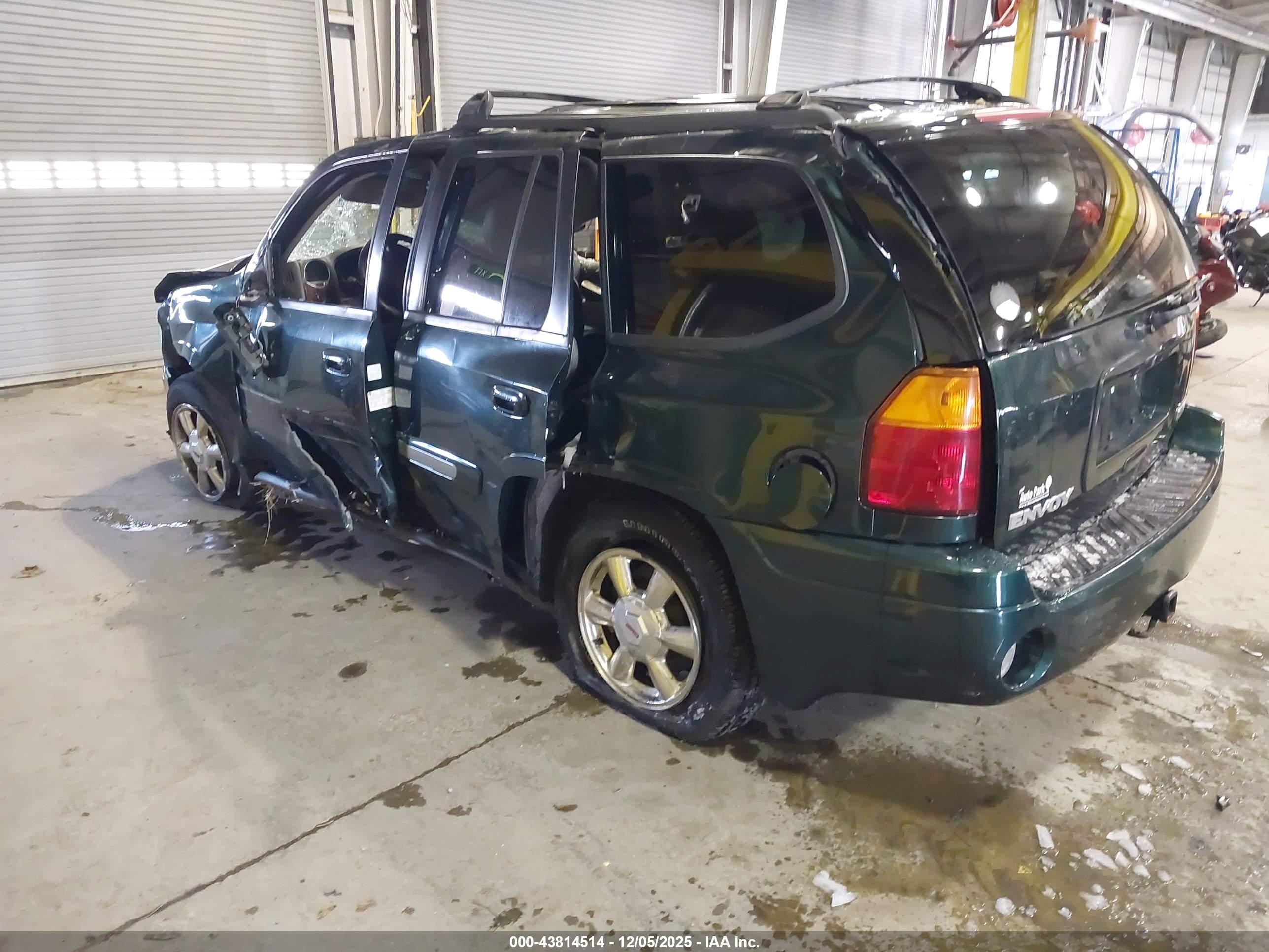GMC ENVOY image 3