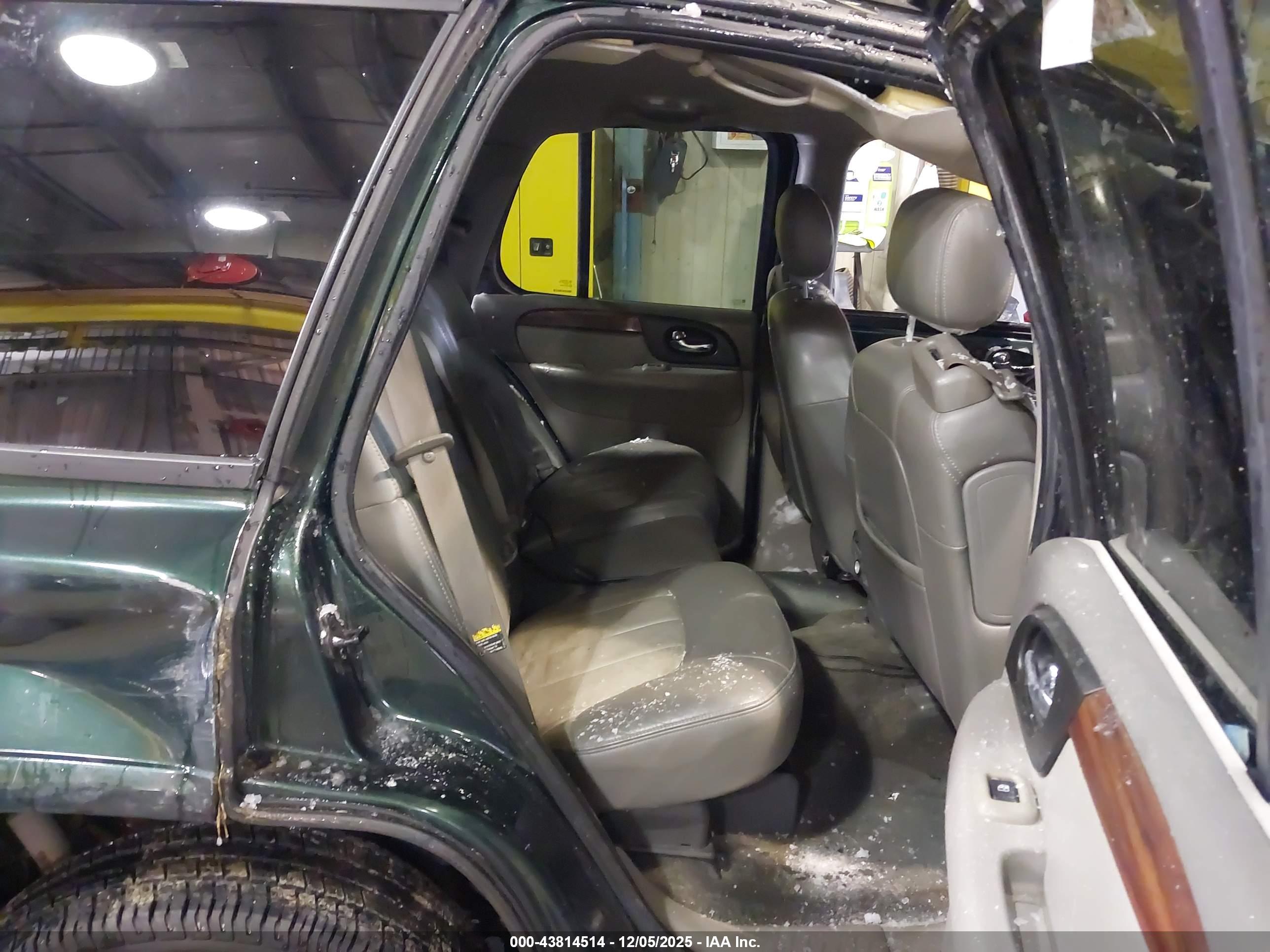 GMC ENVOY image 8