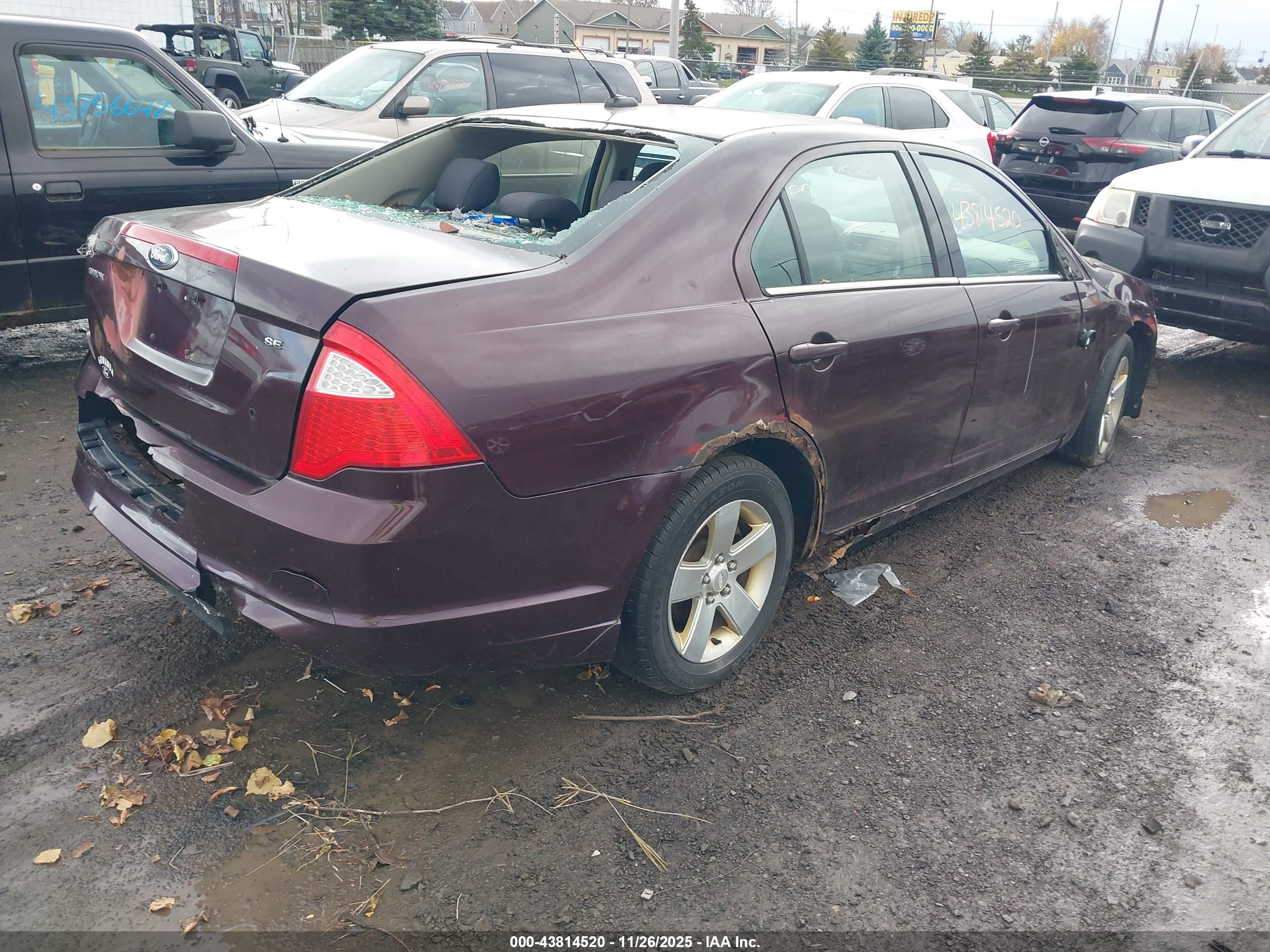 FORD FUSION image 4