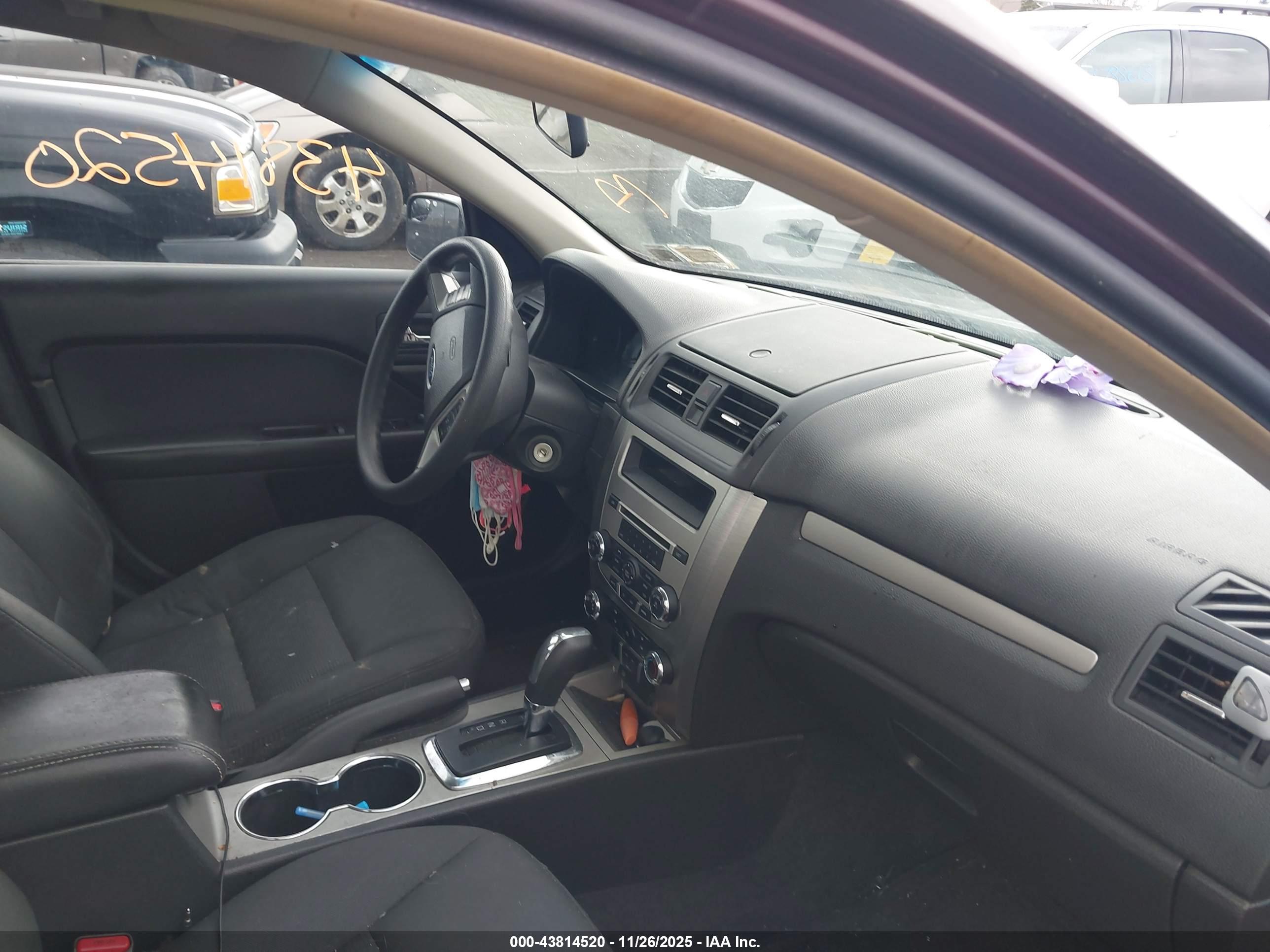 FORD FUSION image 5
