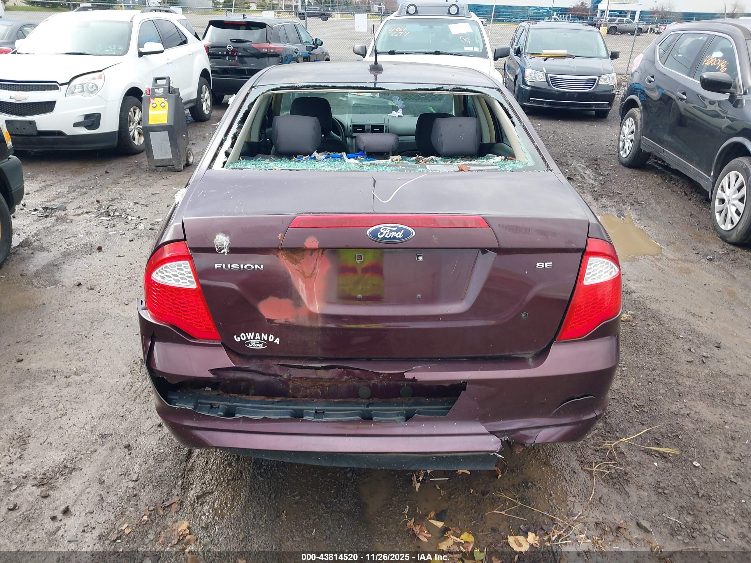 FORD FUSION image 6