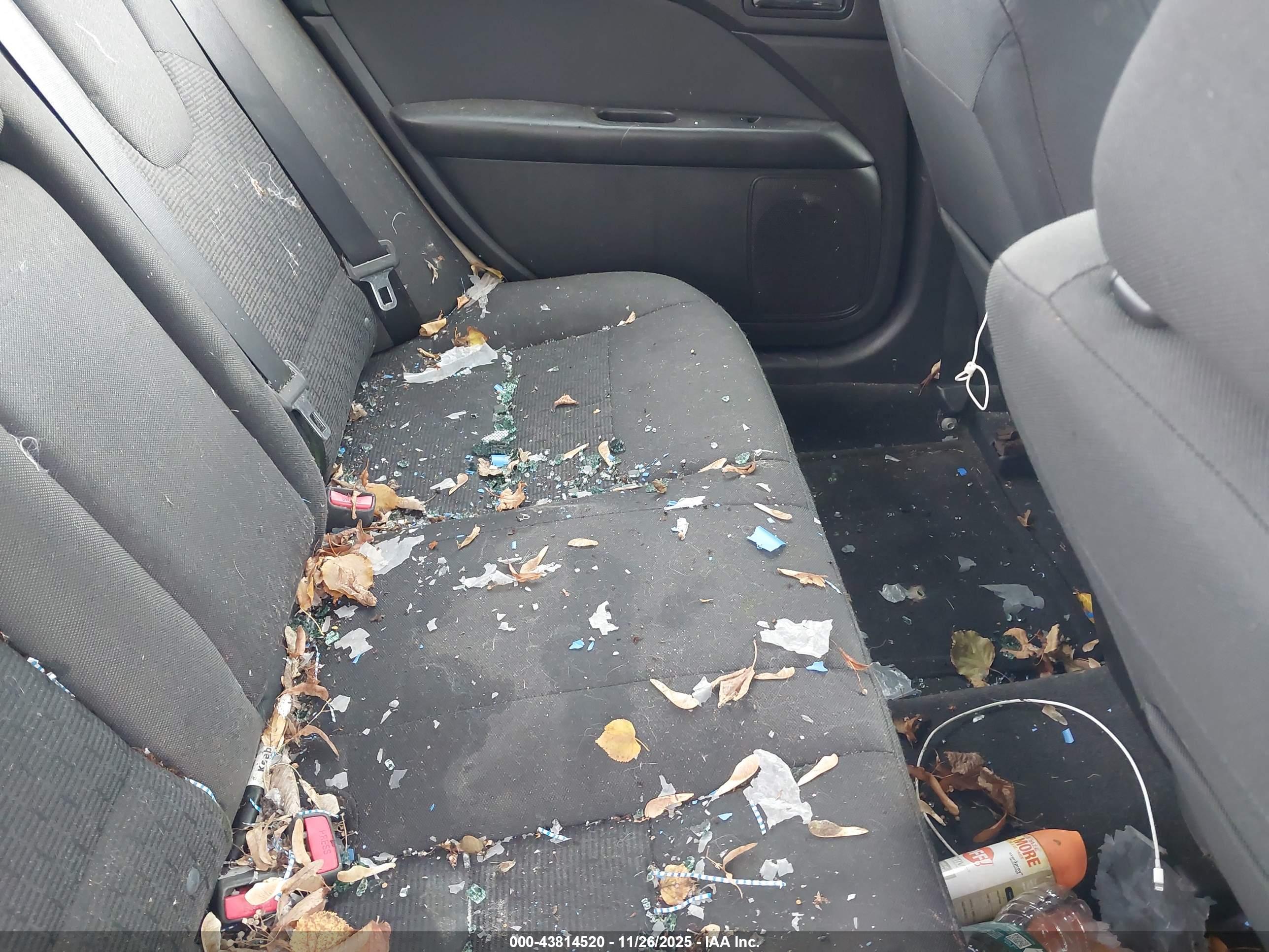 FORD FUSION image 8