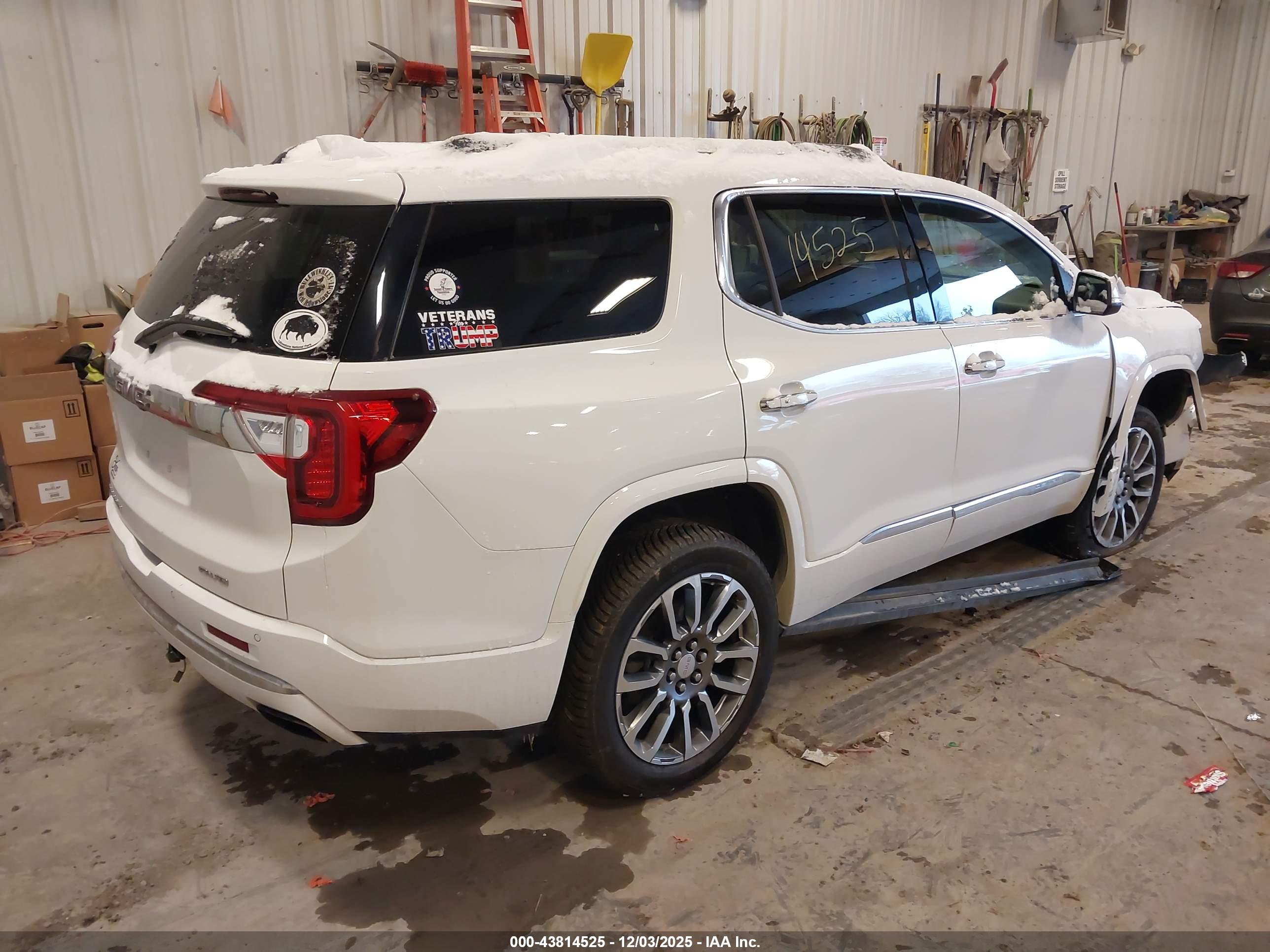 GMC ACADIA image 4