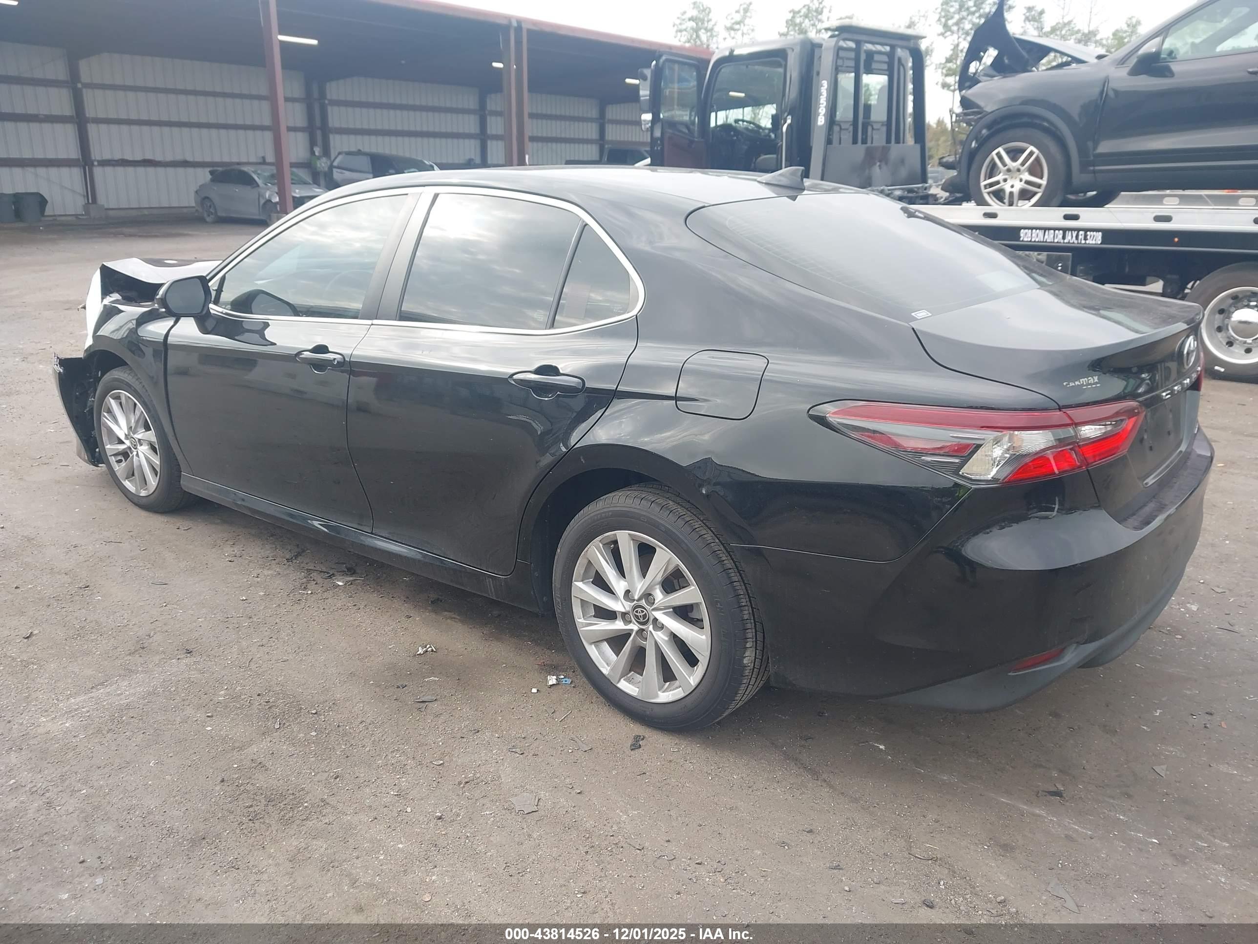 TOYOTA CAMRY image 3
