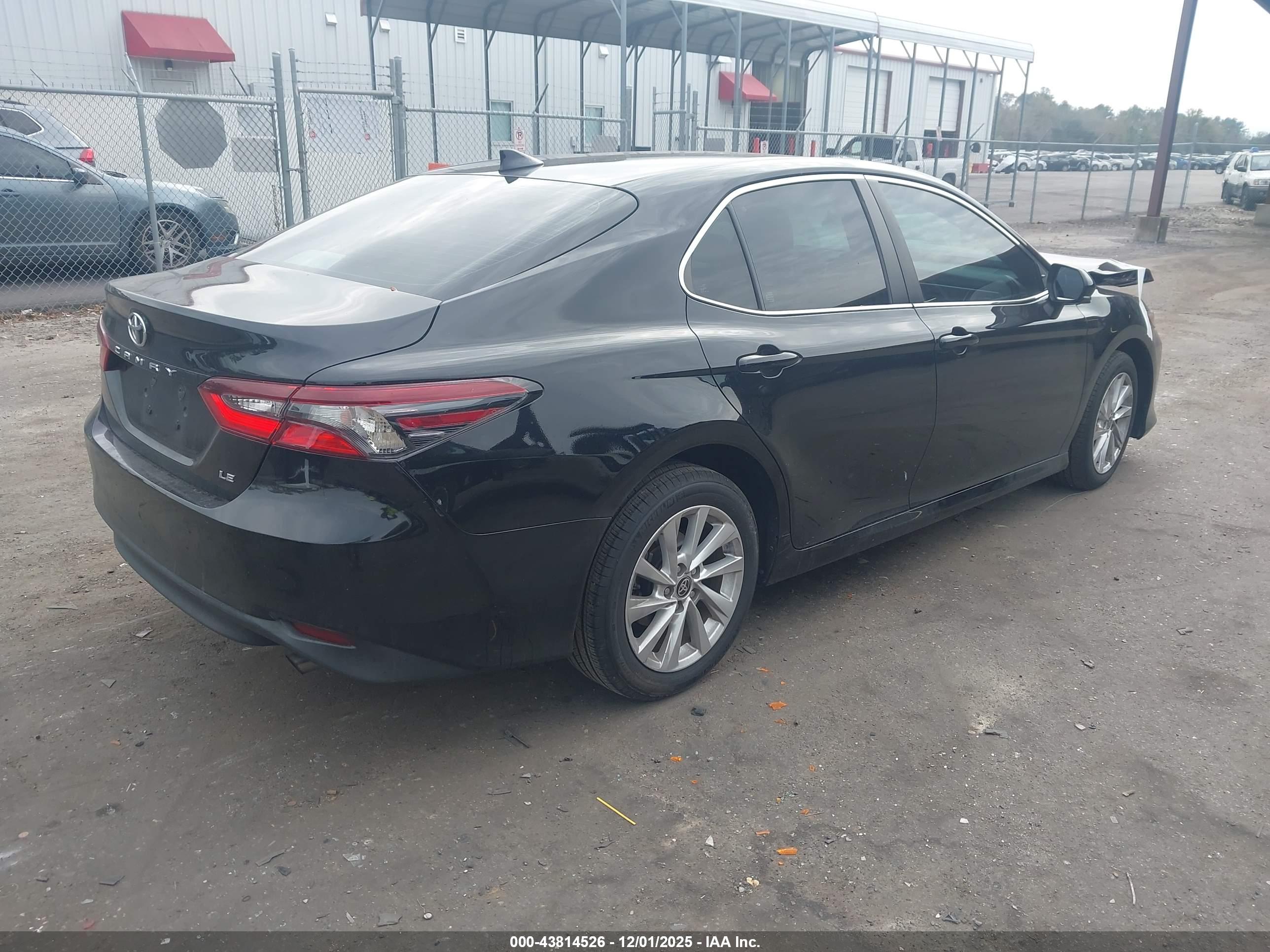 TOYOTA CAMRY image 4