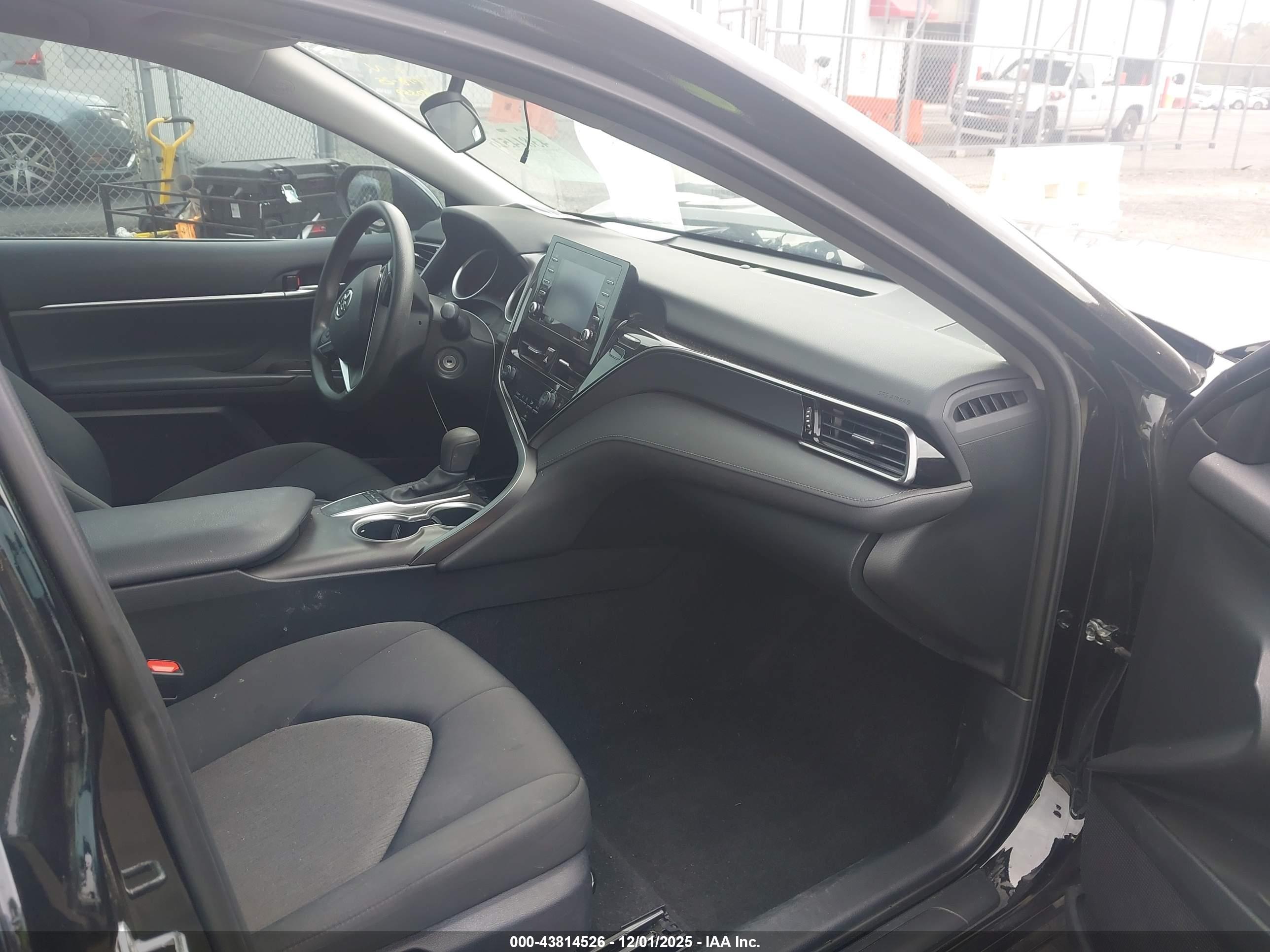 TOYOTA CAMRY image 5