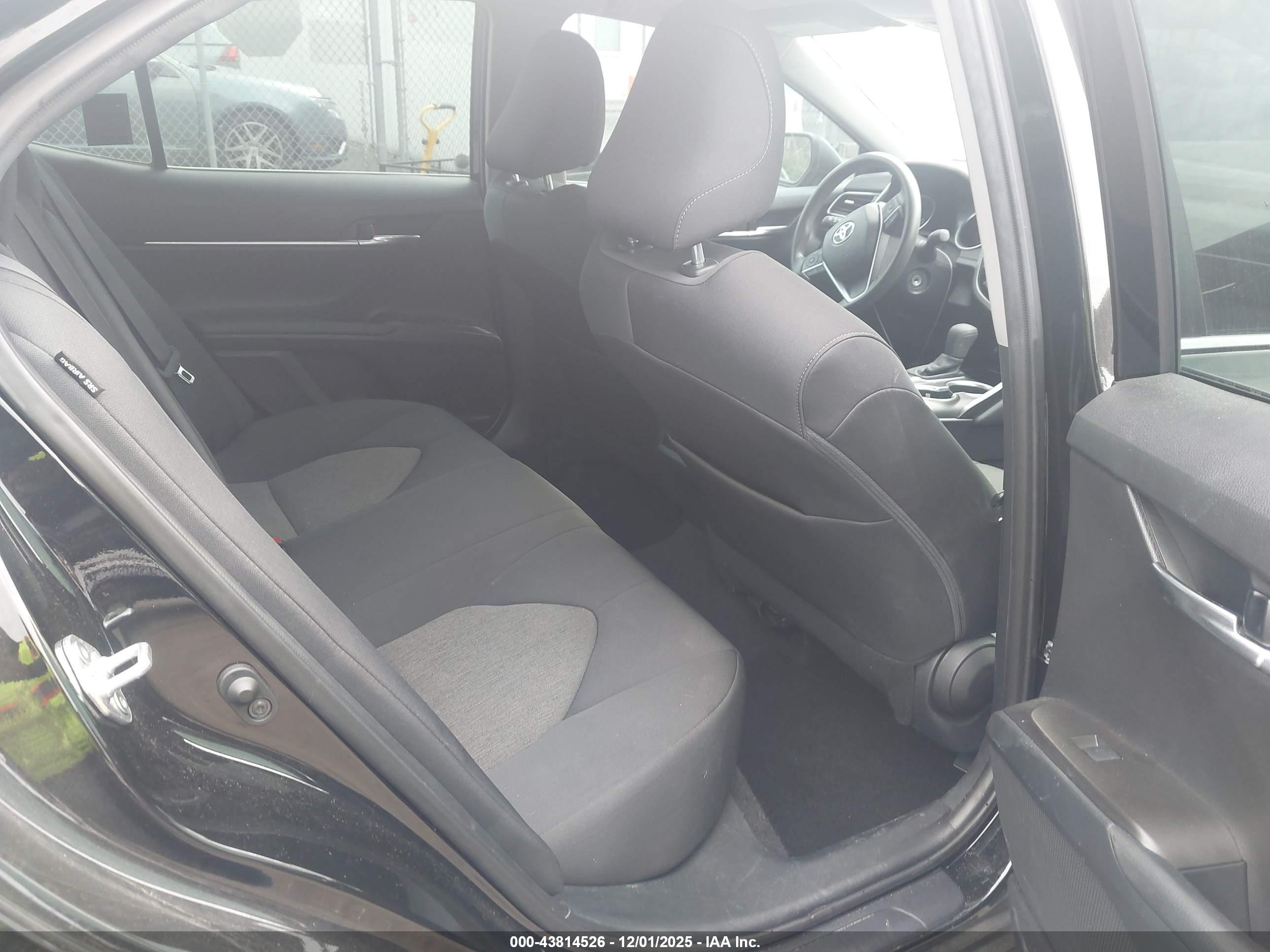 TOYOTA CAMRY image 8