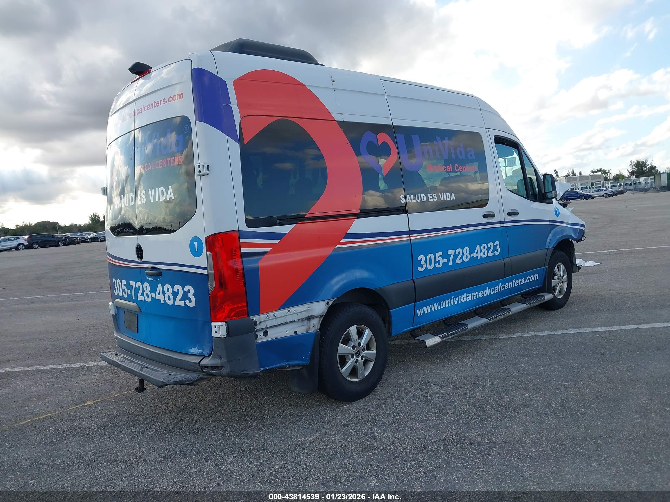 MERCEDES-BENZ SPRINTER image 4