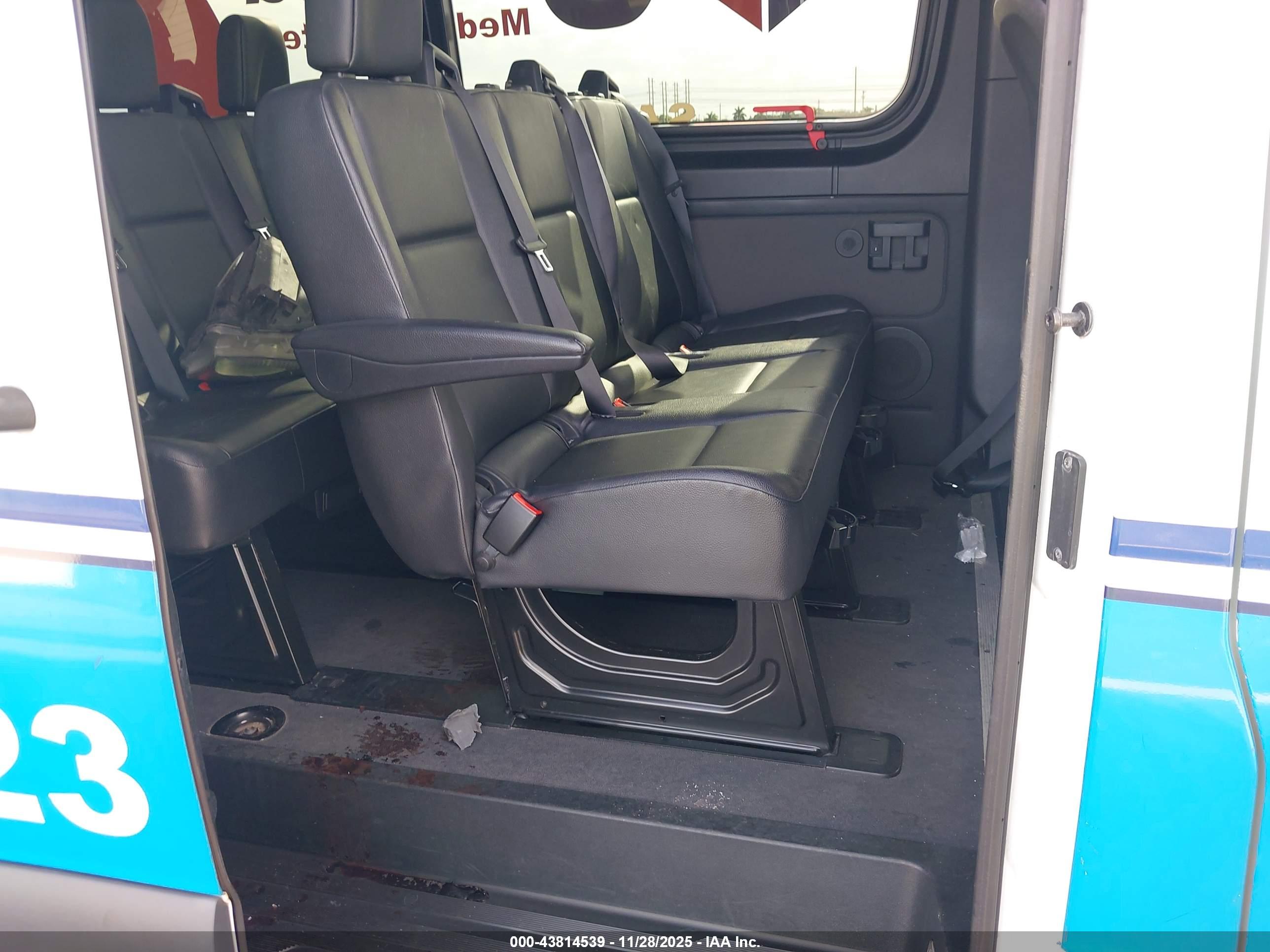 MERCEDES-BENZ SPRINTER image 8