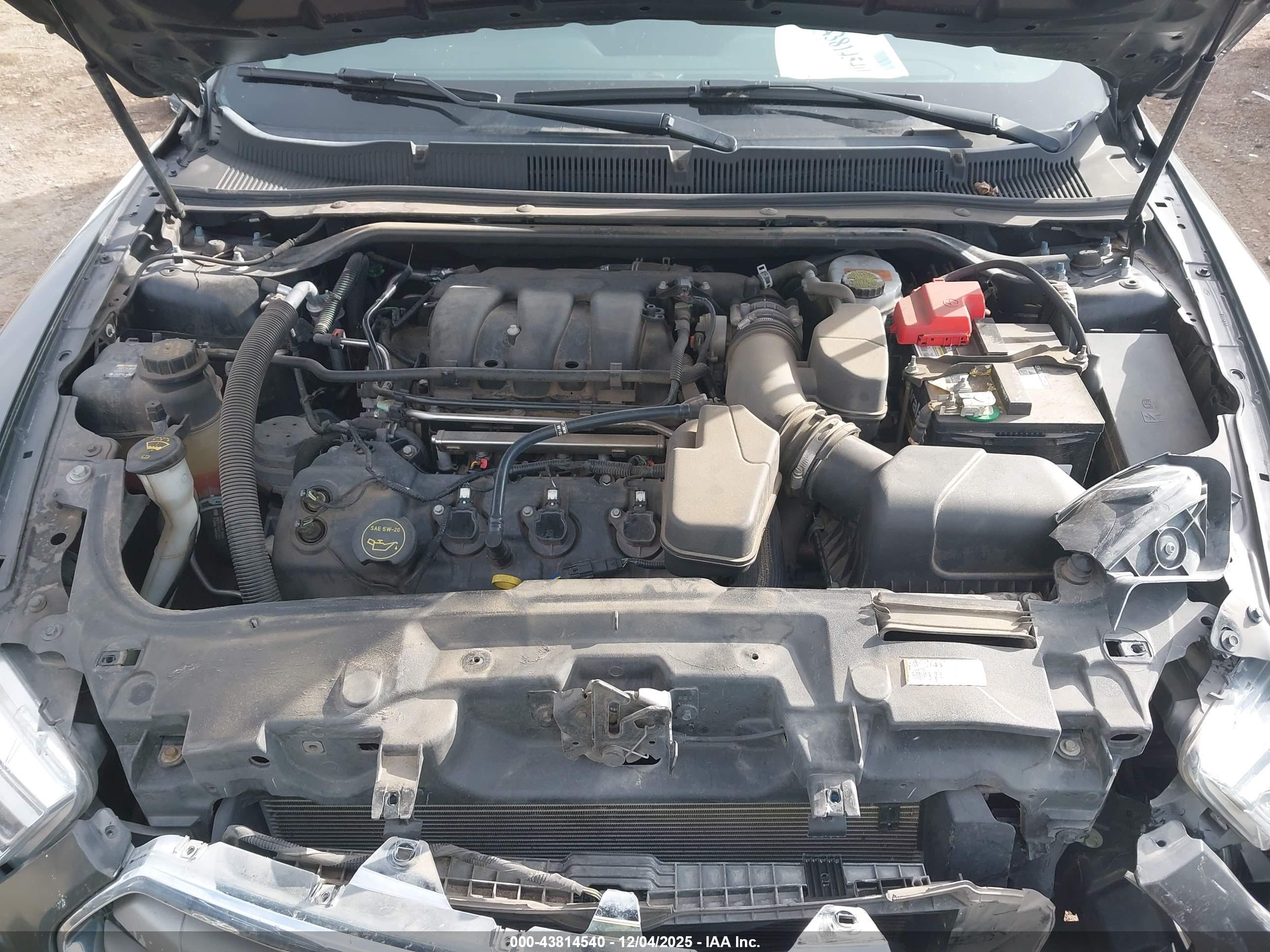 FORD TAURUS image 10