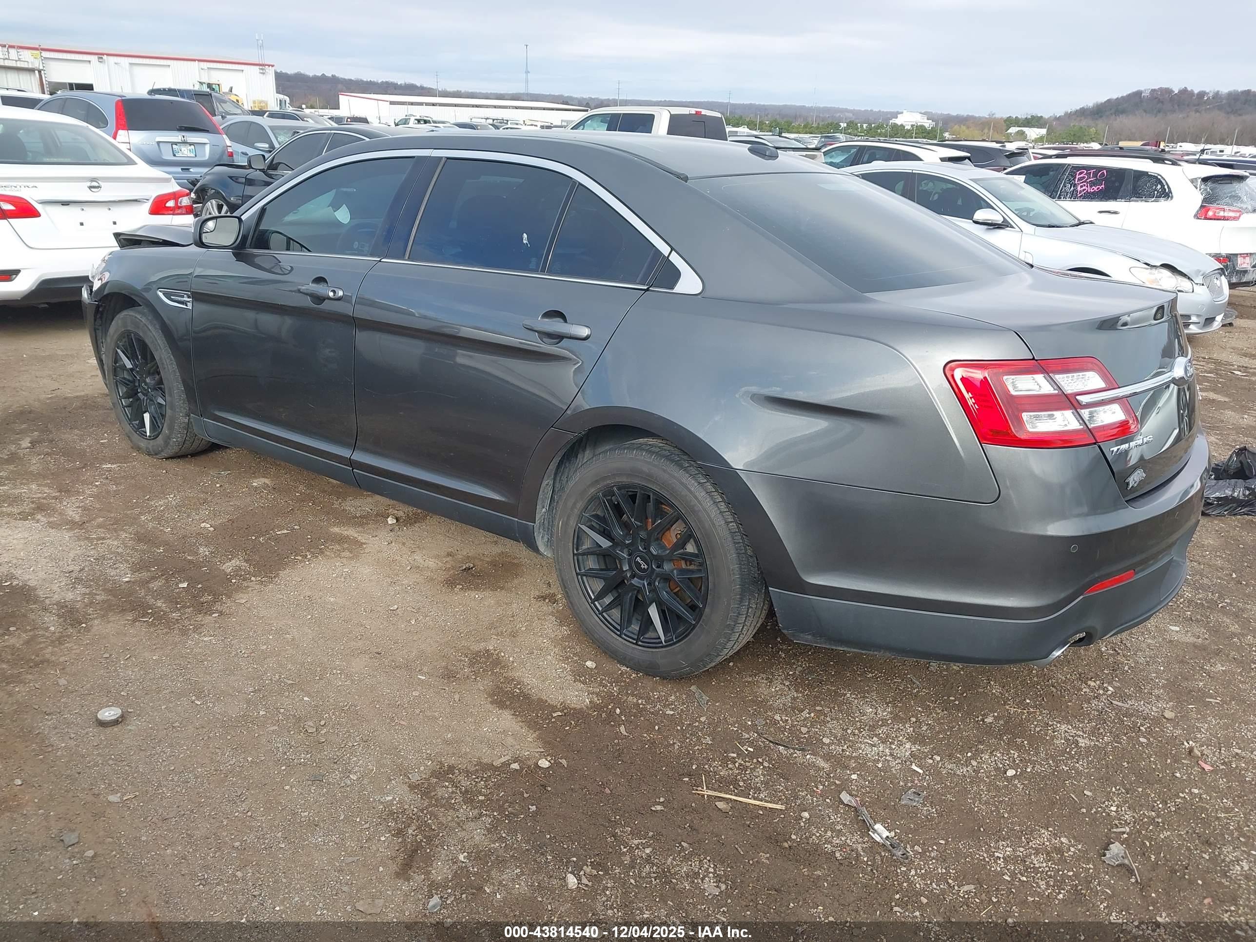 FORD TAURUS image 3