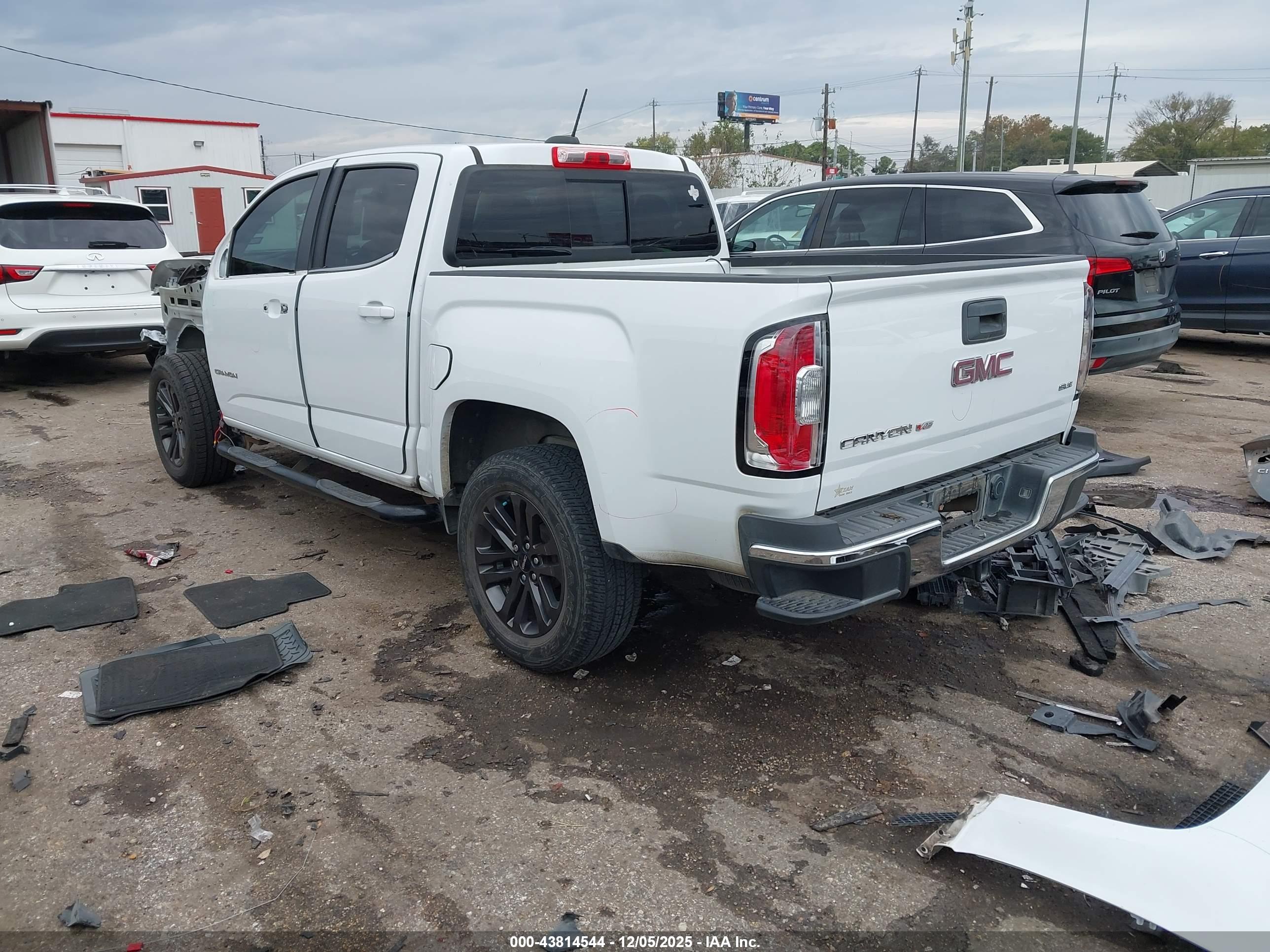GMC CANYON image 3
