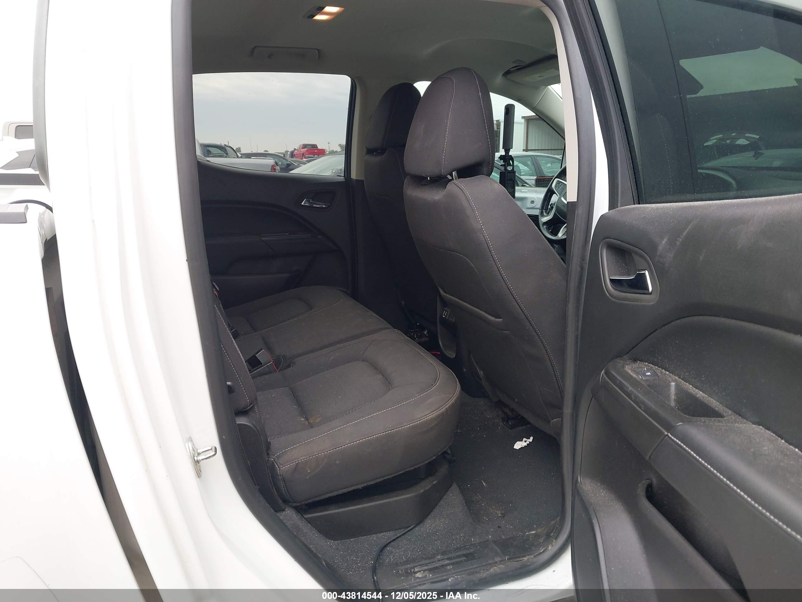 GMC CANYON image 8