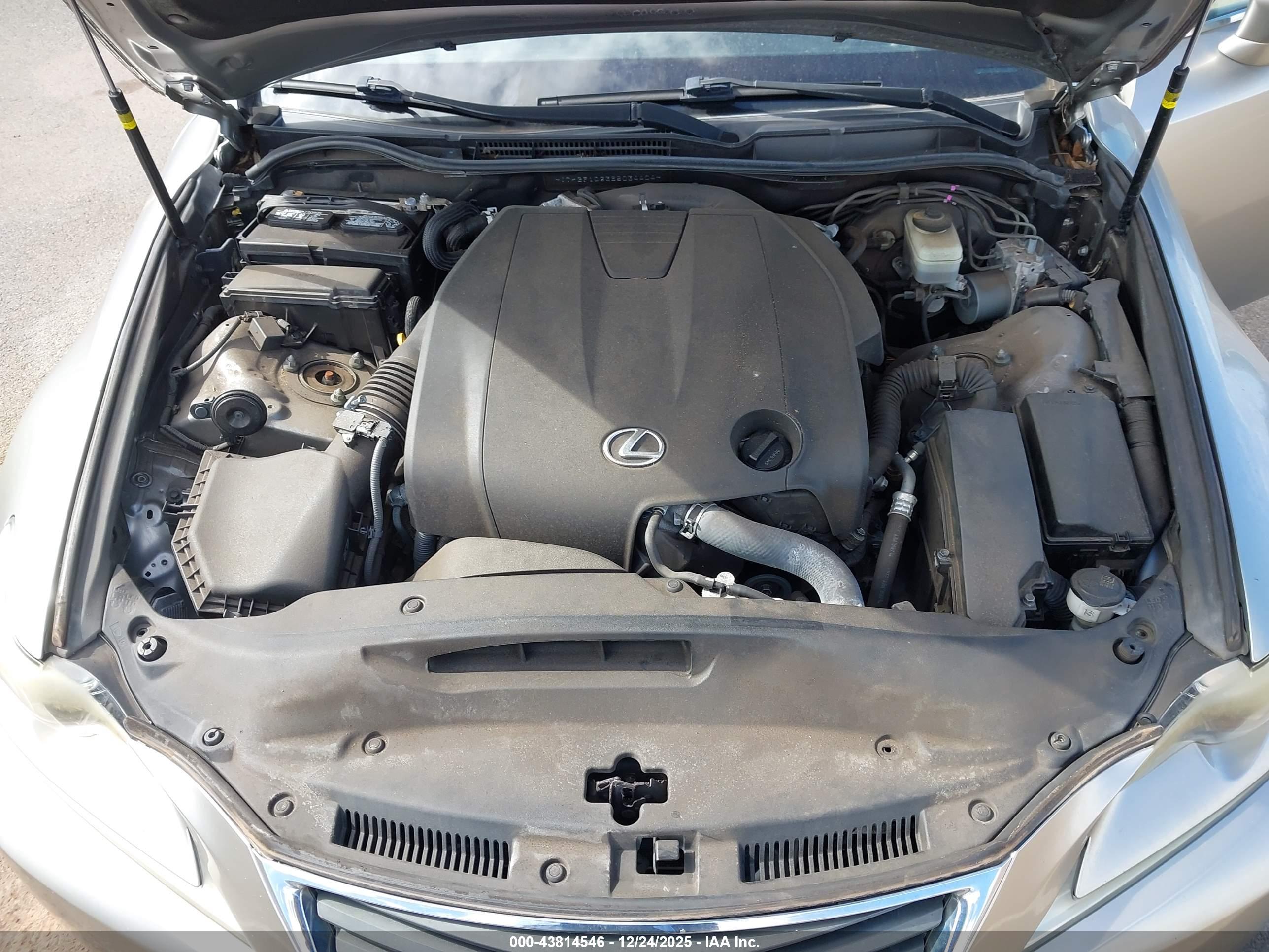 LEXUS IS image 10