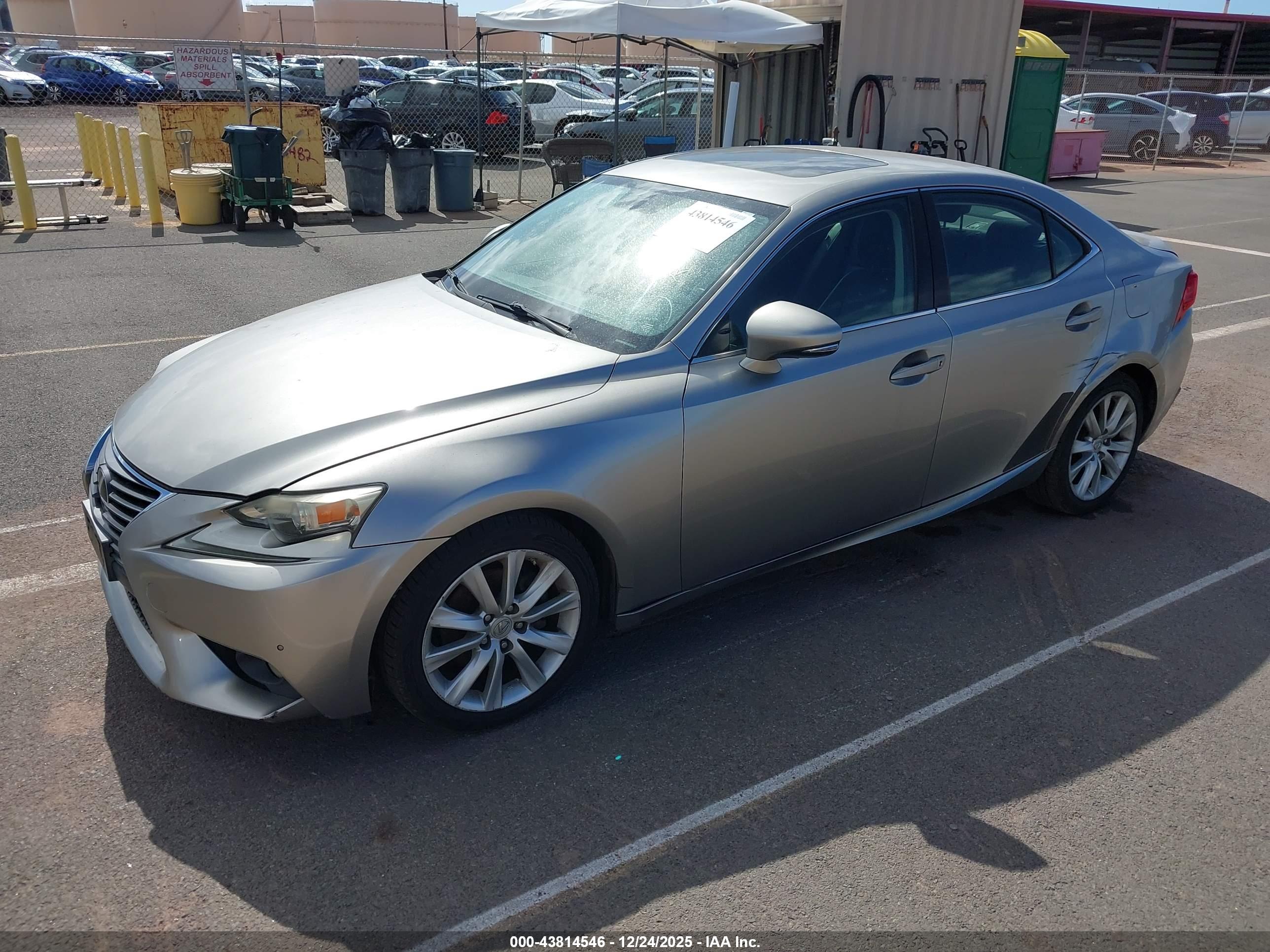 LEXUS IS image 2