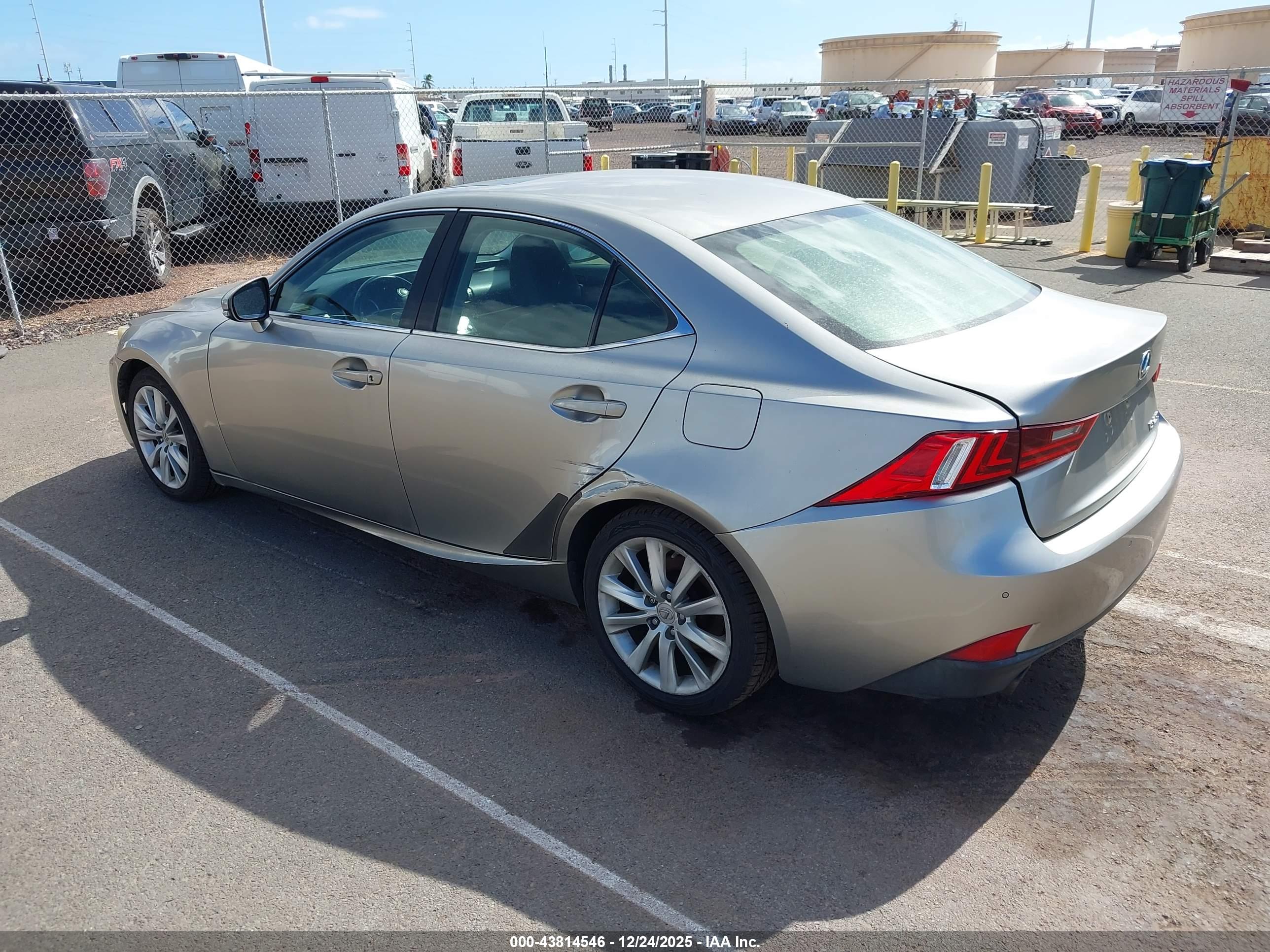 LEXUS IS image 3