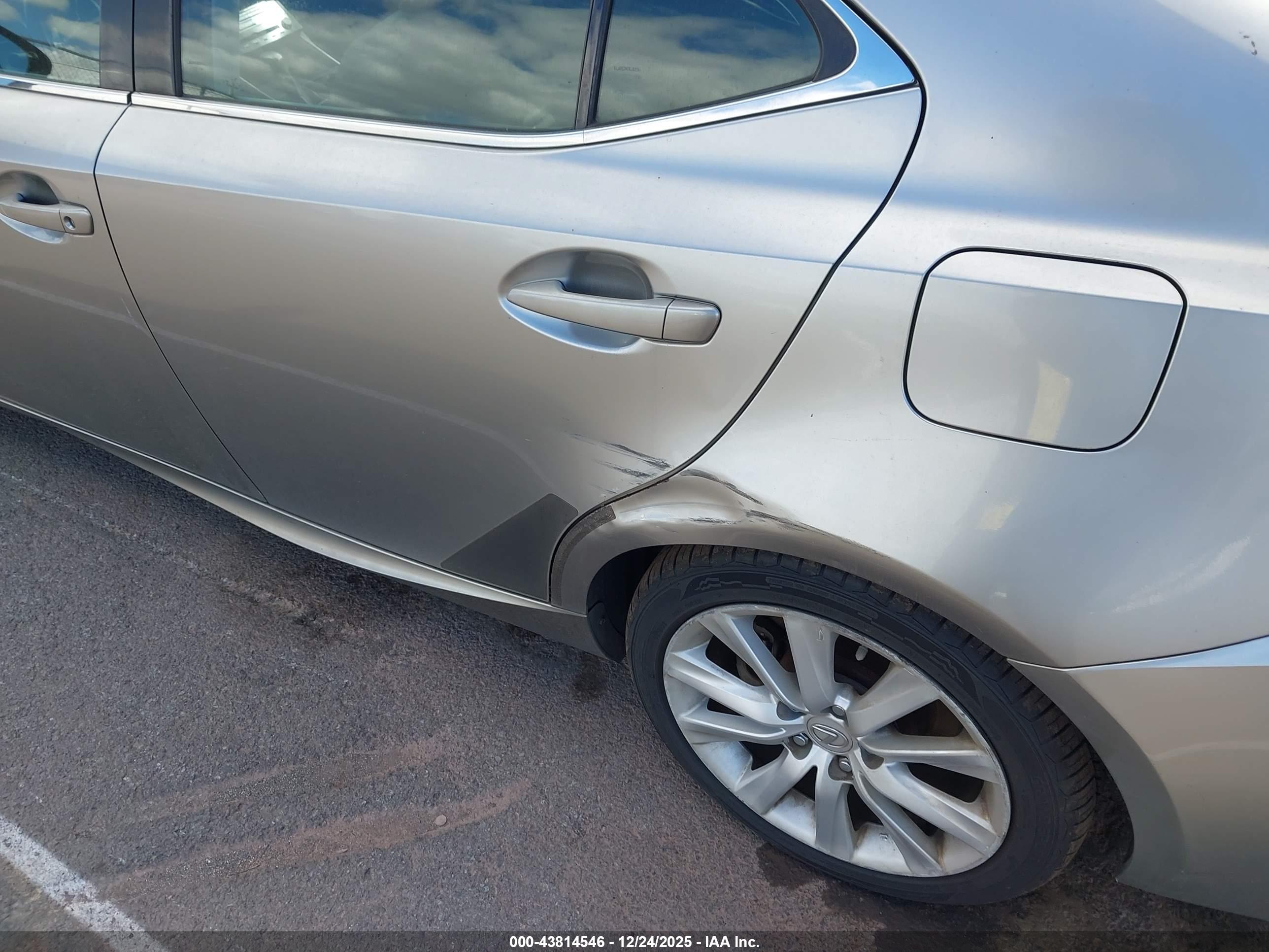 LEXUS IS image 6
