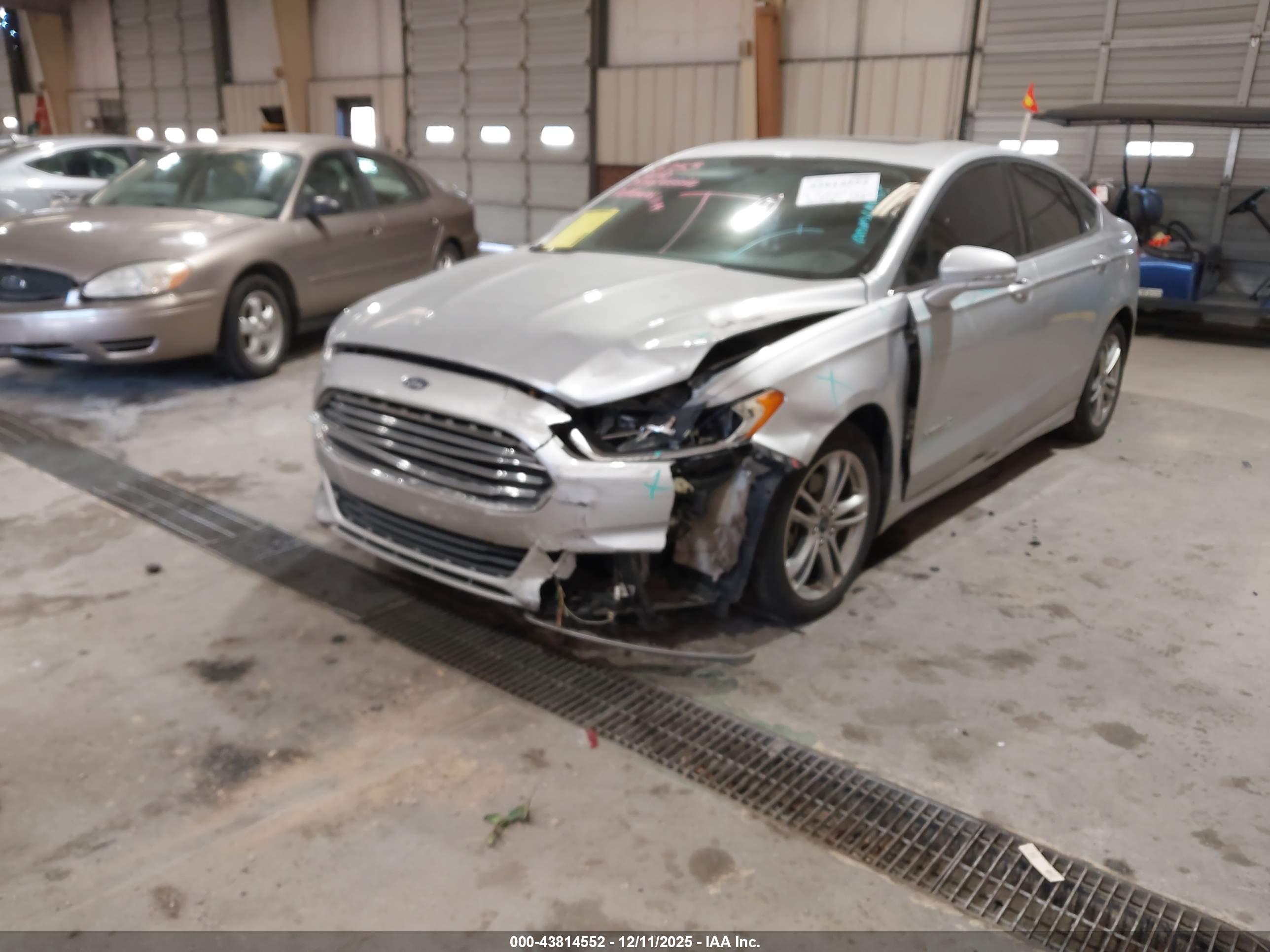 FORD FUSION image 2