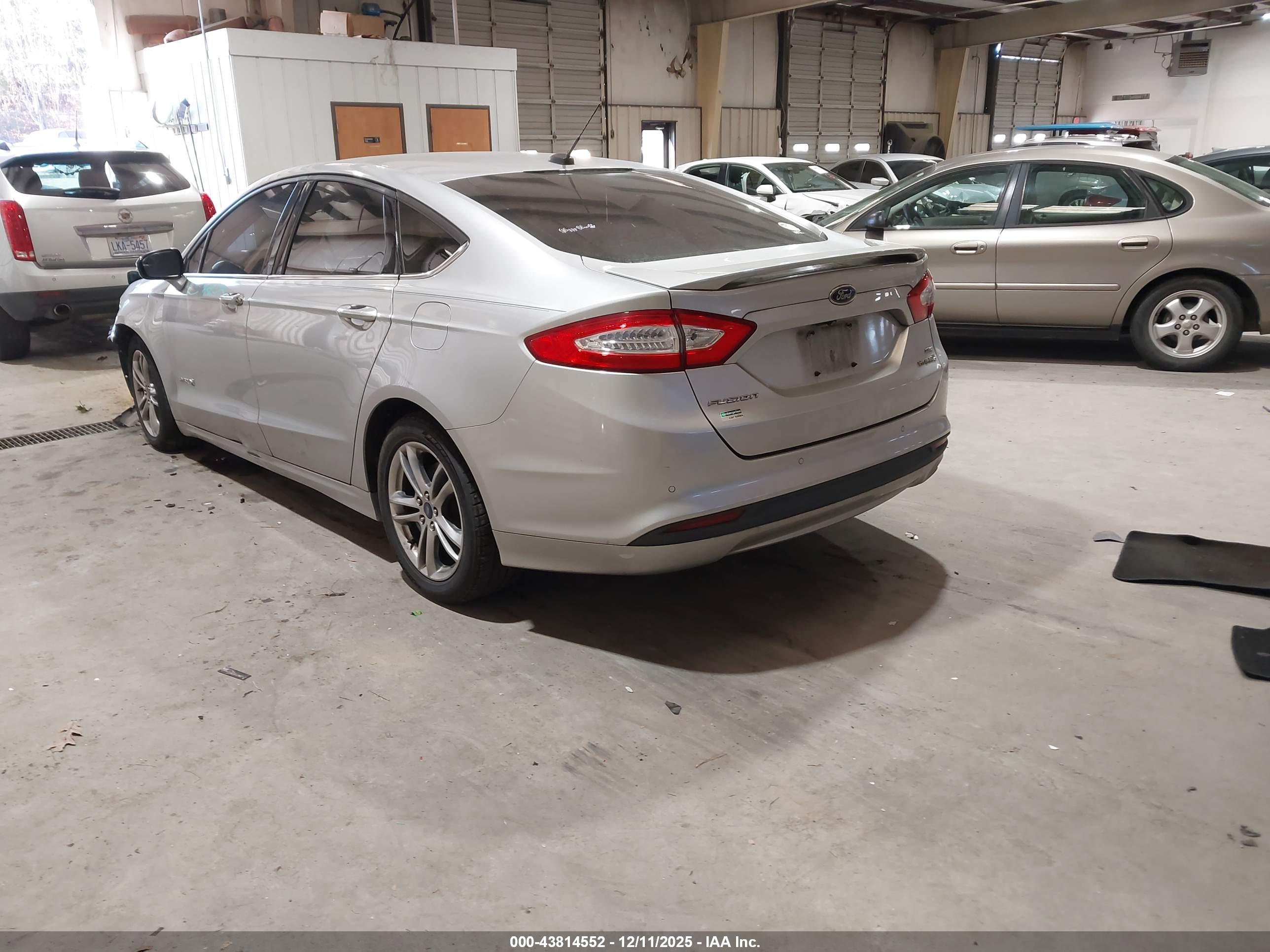 FORD FUSION image 3