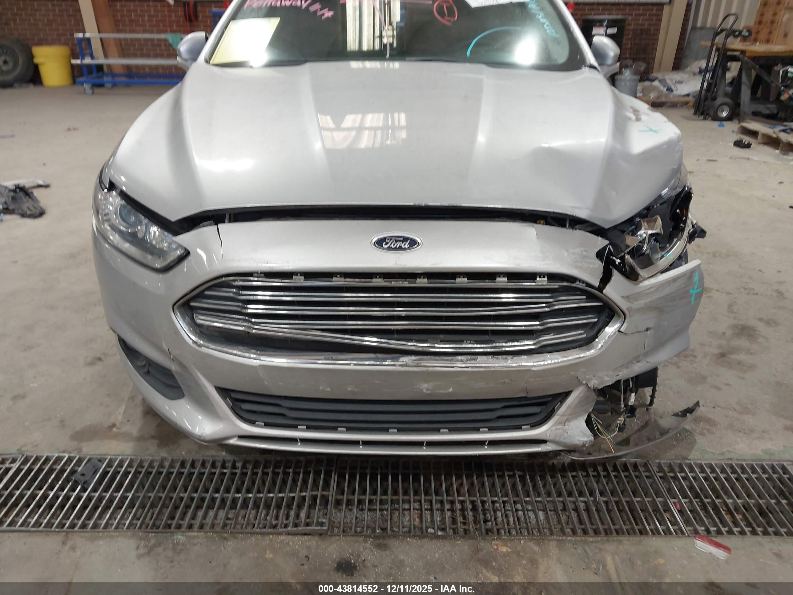FORD FUSION image 6