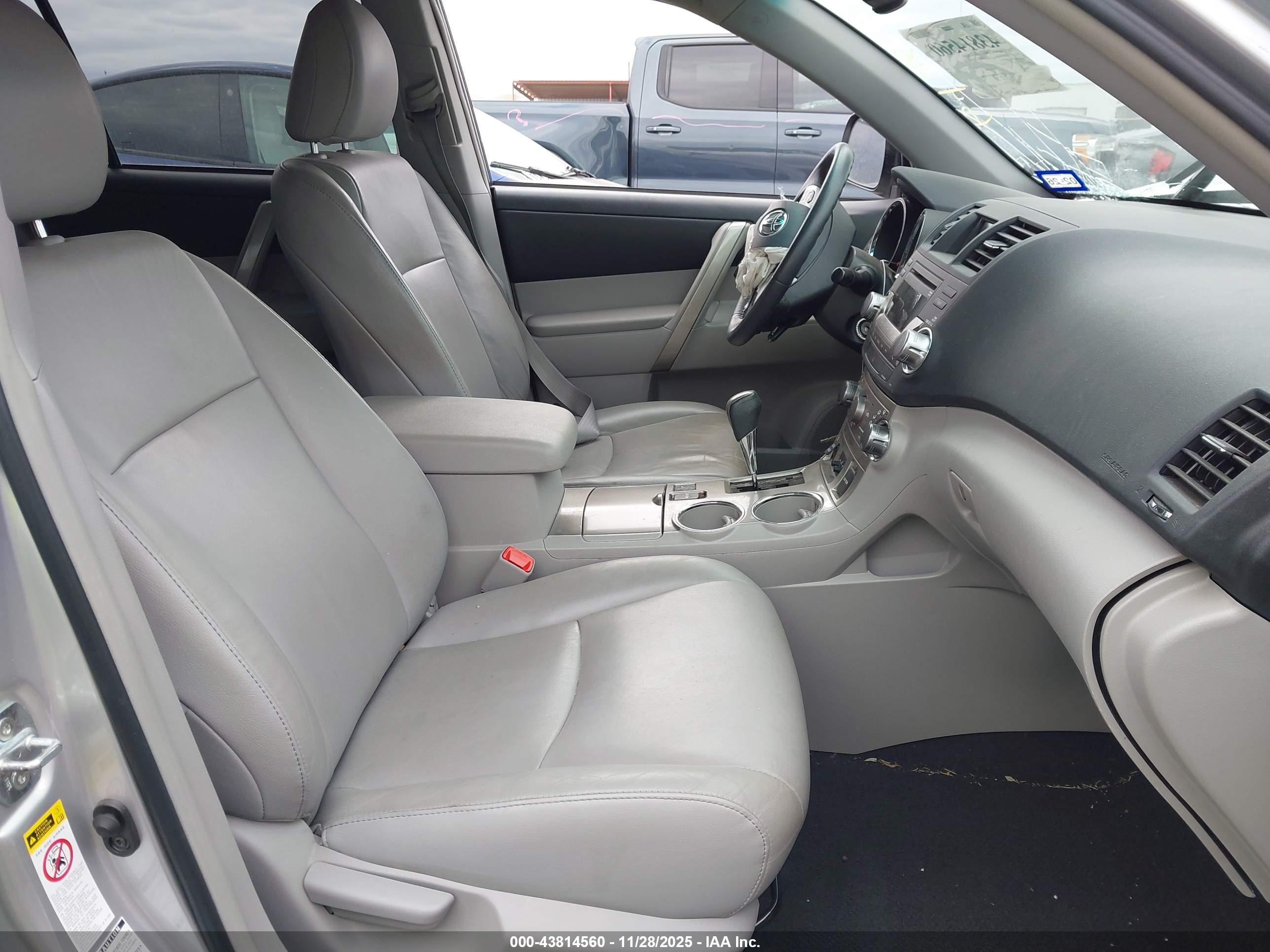 TOYOTA HIGHLANDER image 5