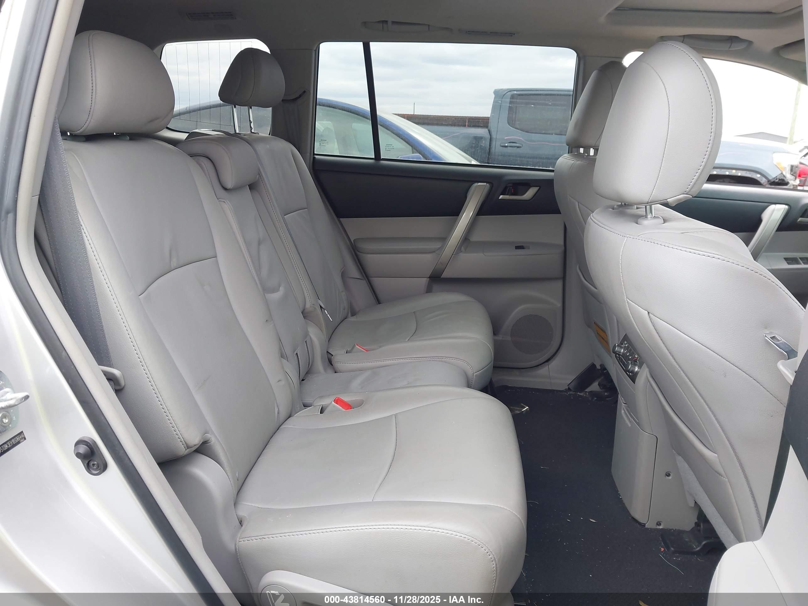TOYOTA HIGHLANDER image 8