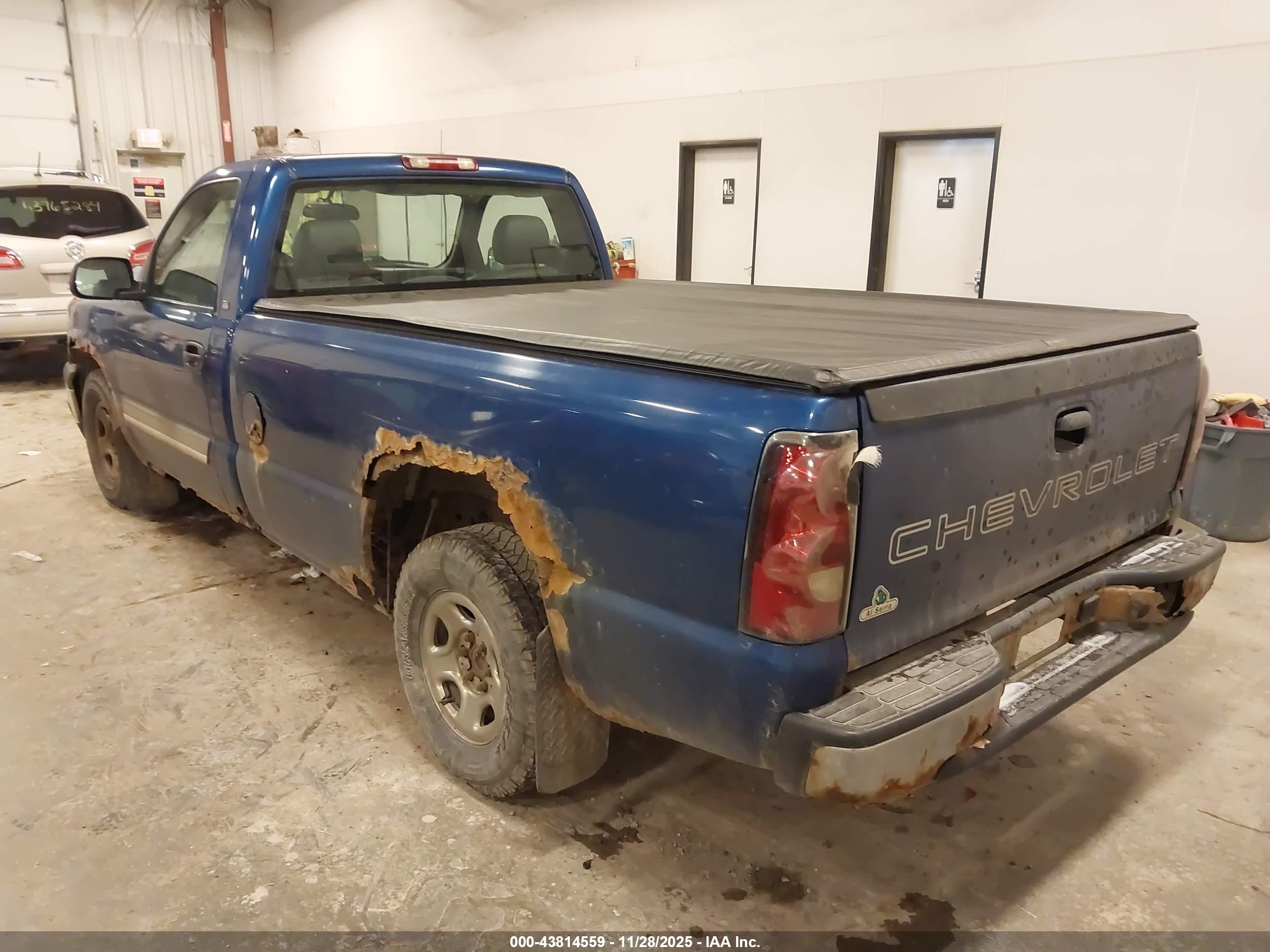 CHEVROLET SILVERADO image 3