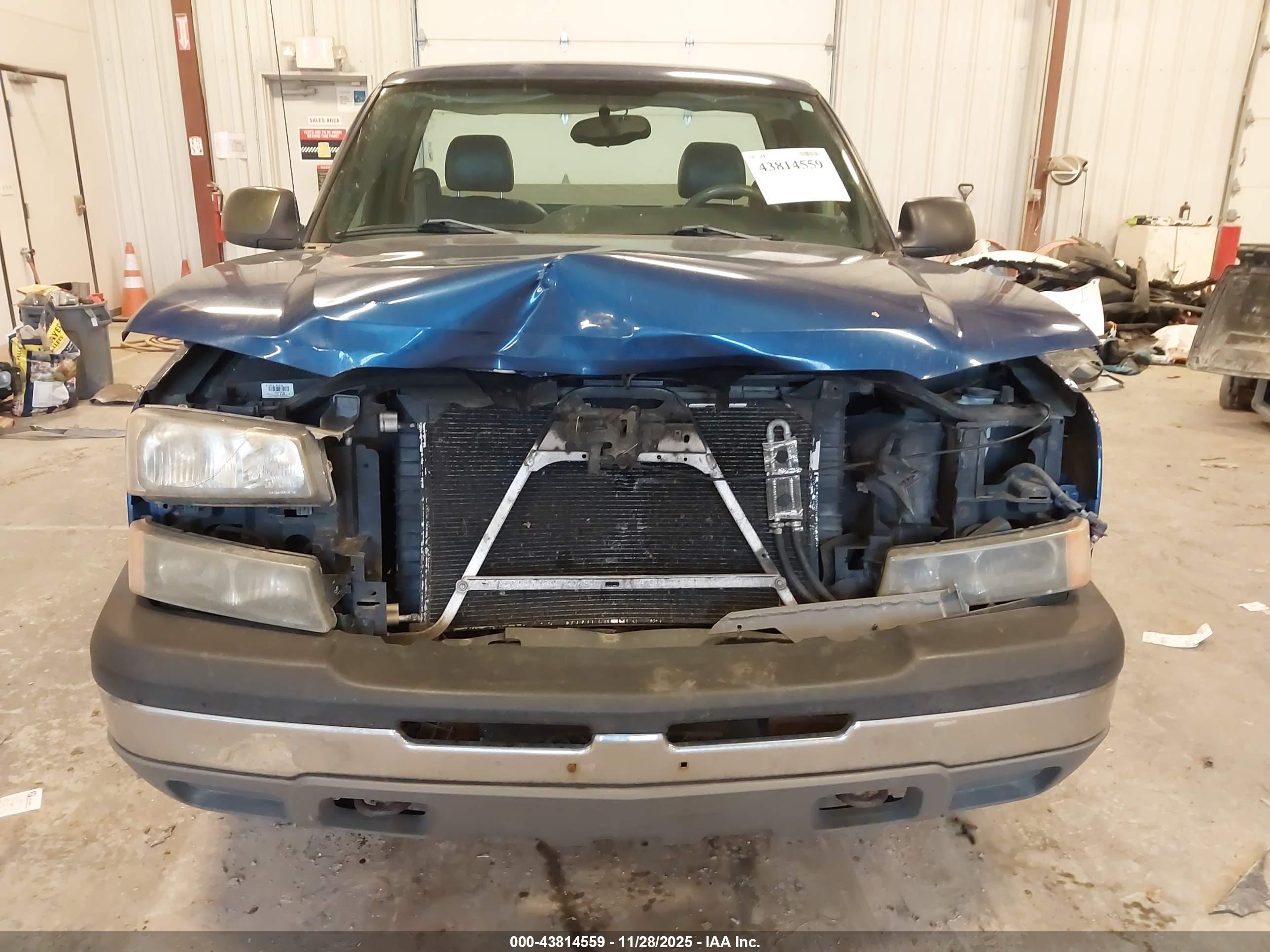 CHEVROLET SILVERADO image 6