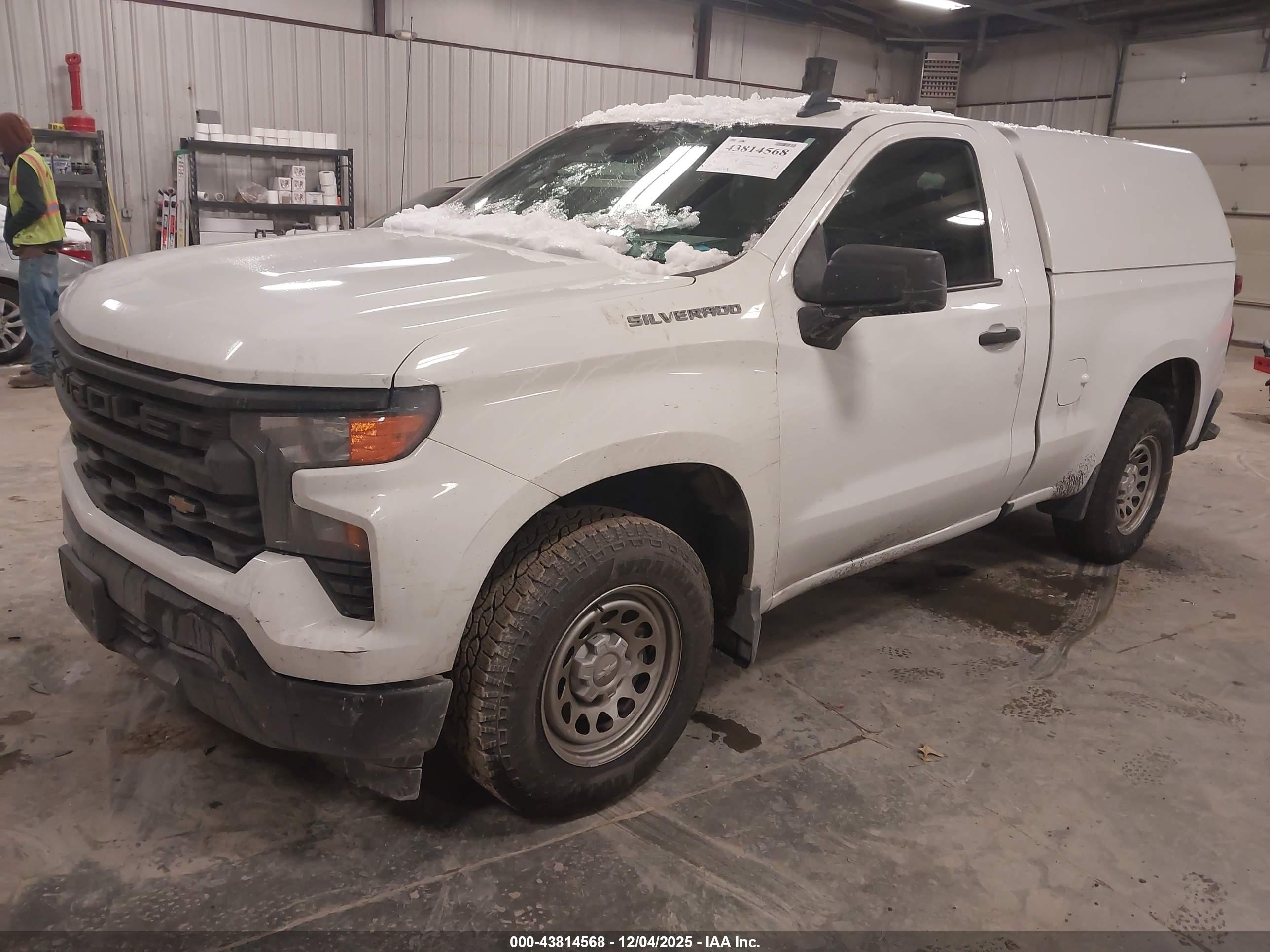 CHEVROLET SILVERADO image 2