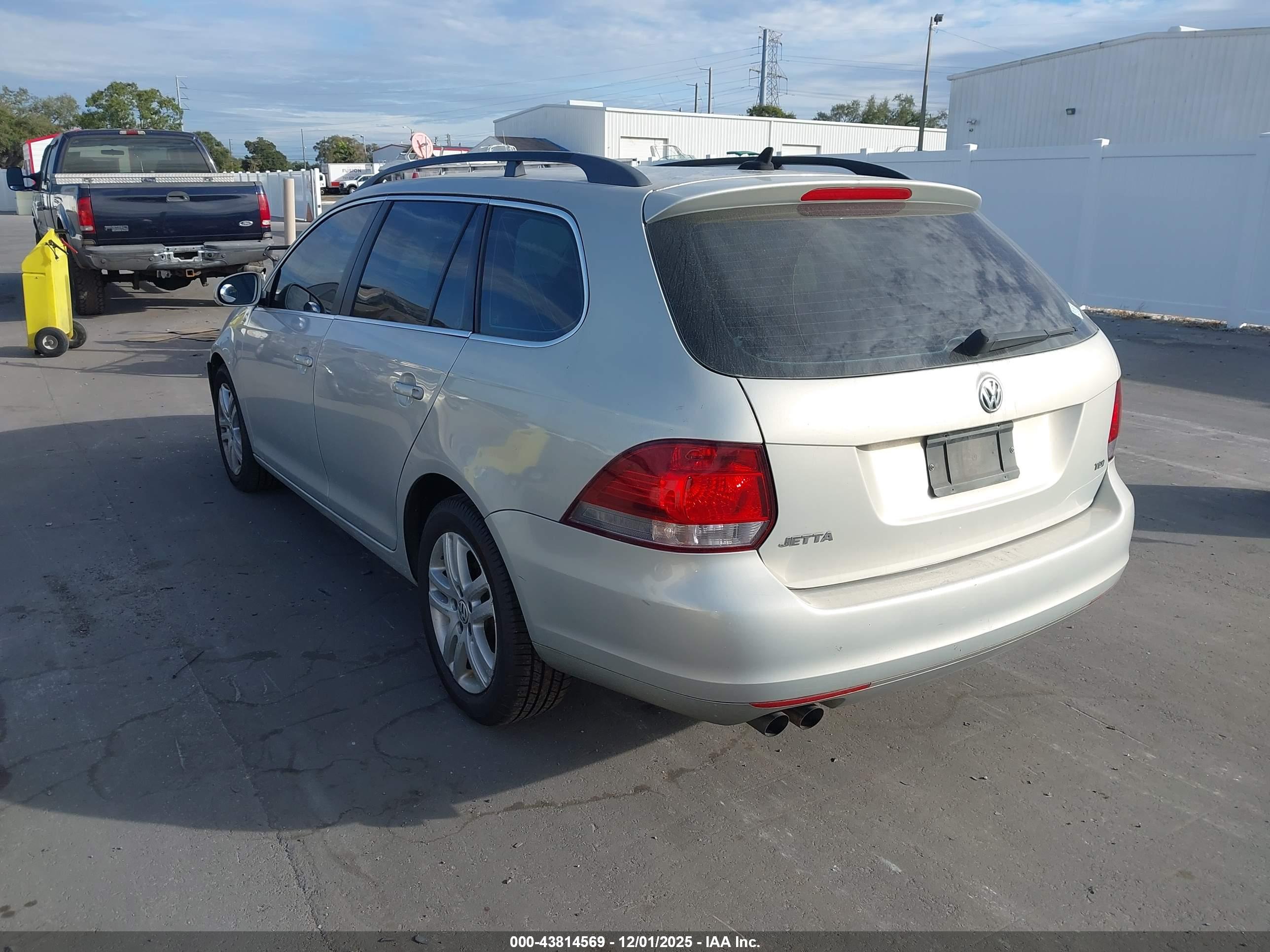 VOLKSWAGEN JETTA image 3