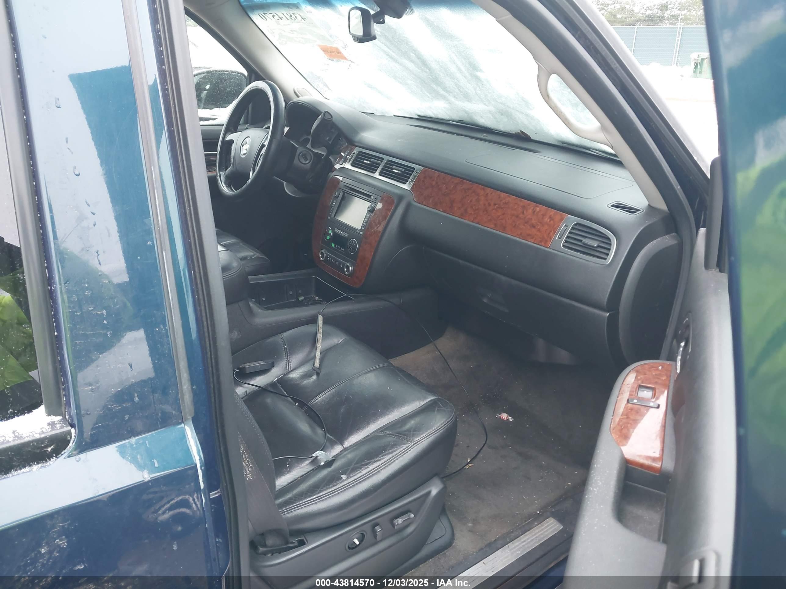 CHEVROLET TAHOE image 5