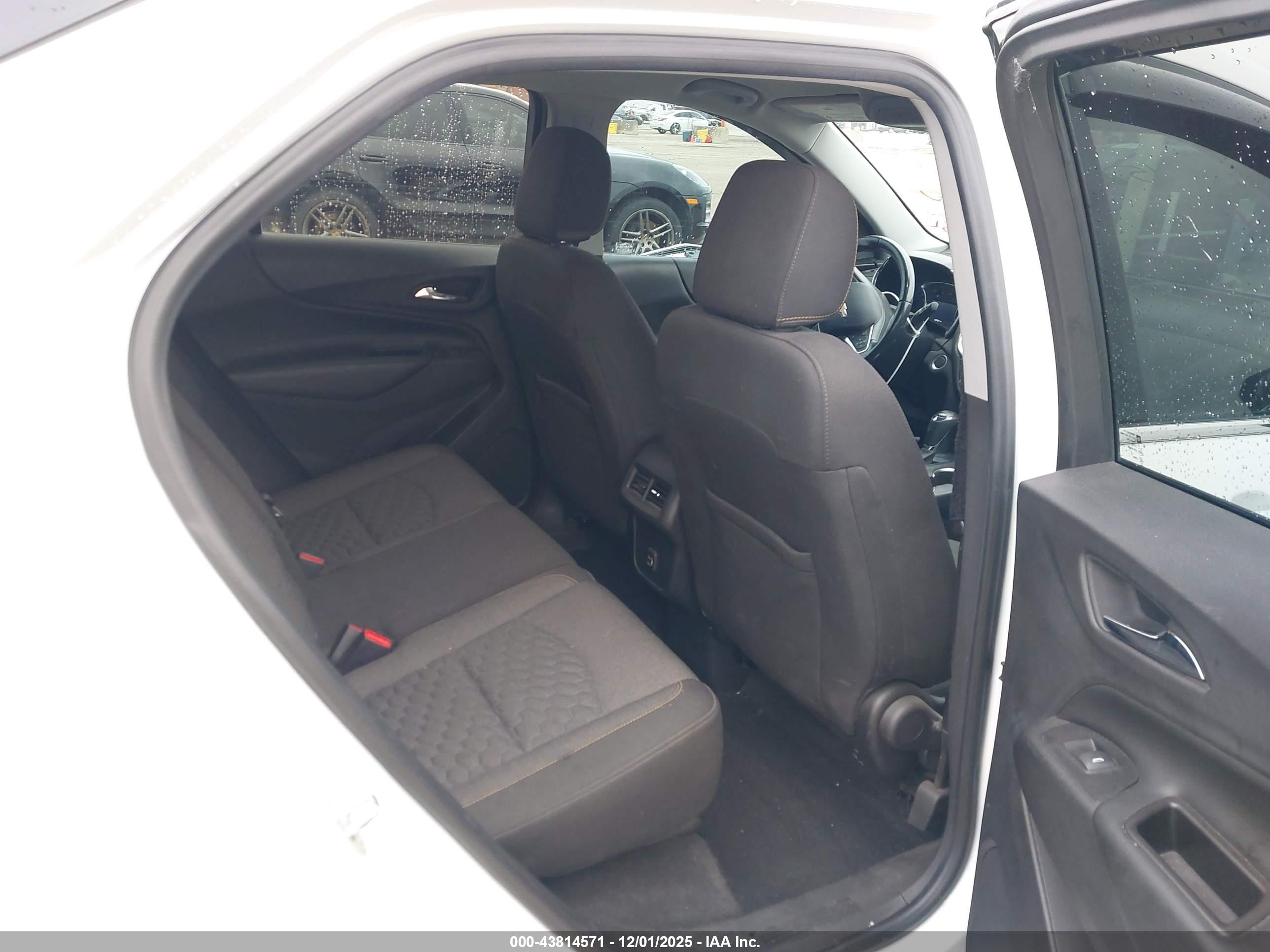 CHEVROLET EQUINOX image 8
