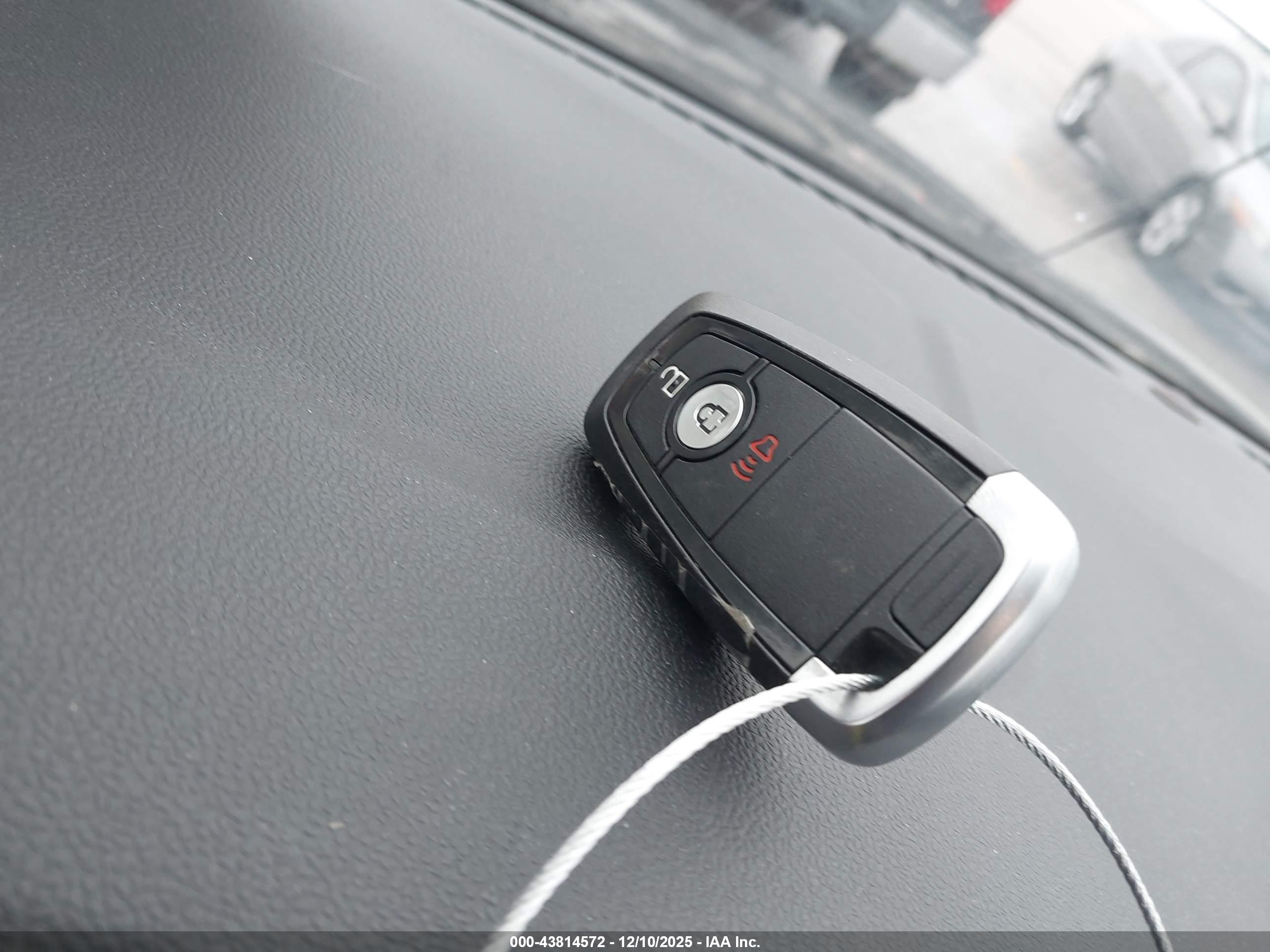 FORD ESCAPE image 11
