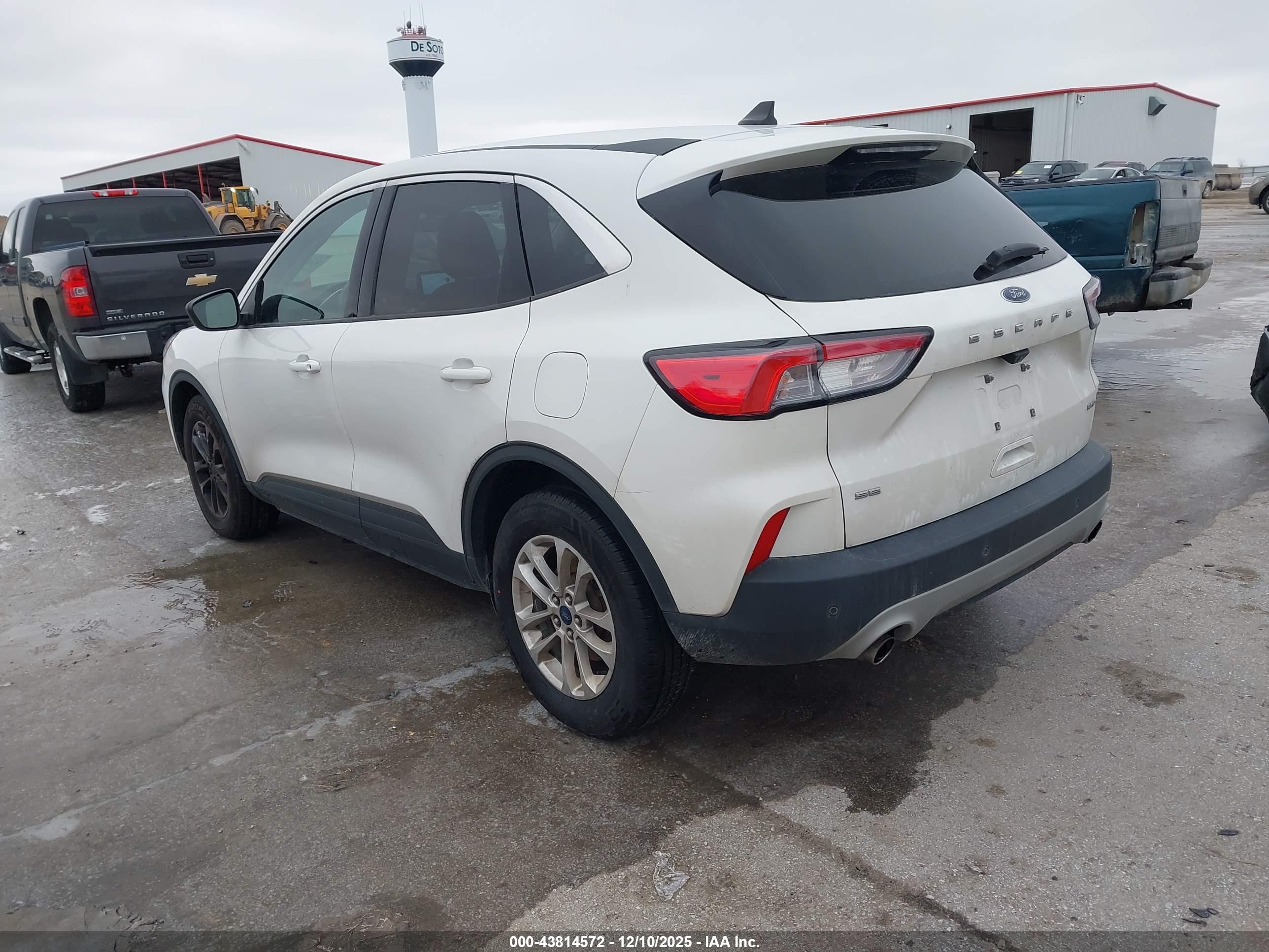 FORD ESCAPE image 3