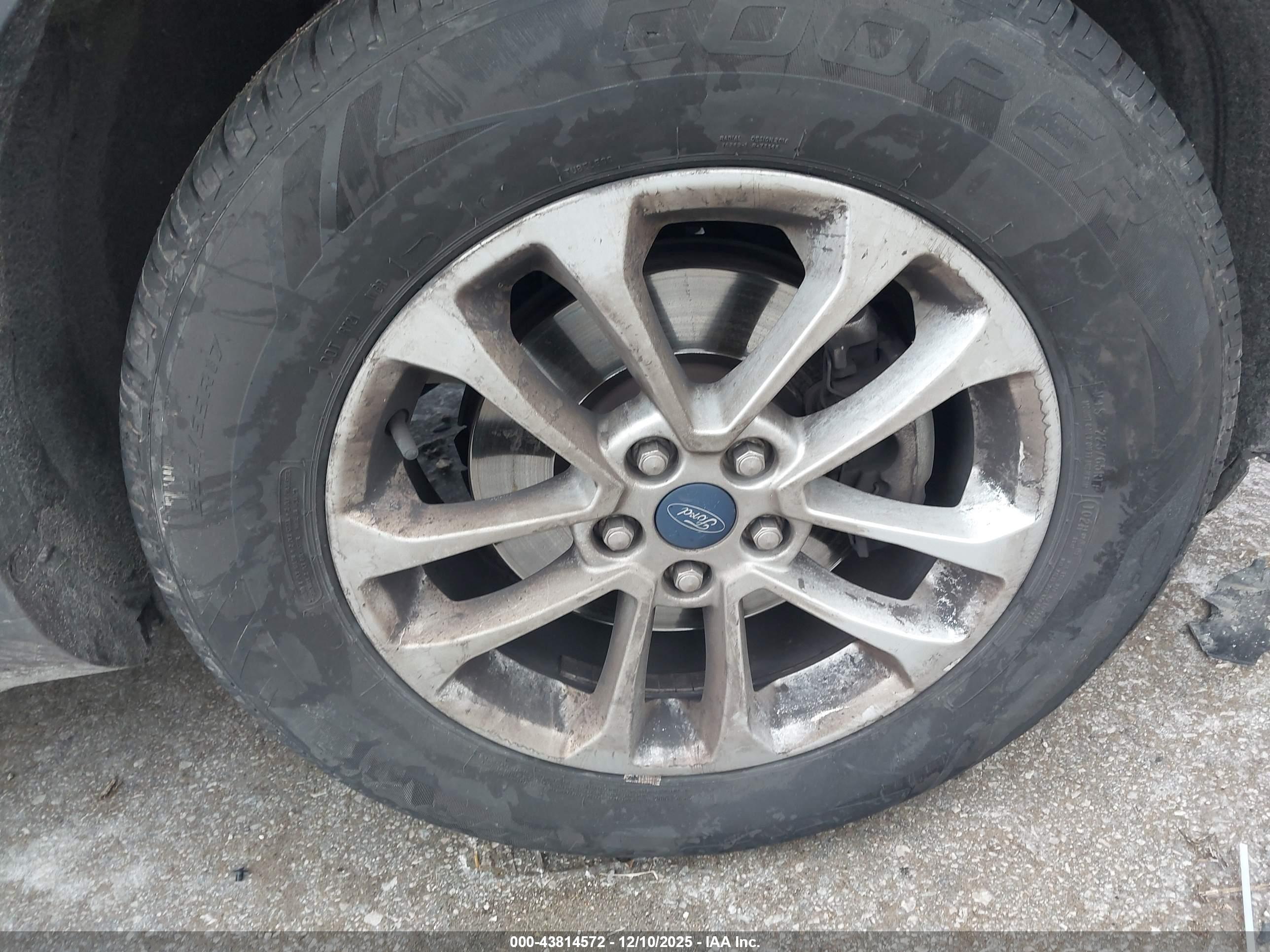 FORD ESCAPE image 6
