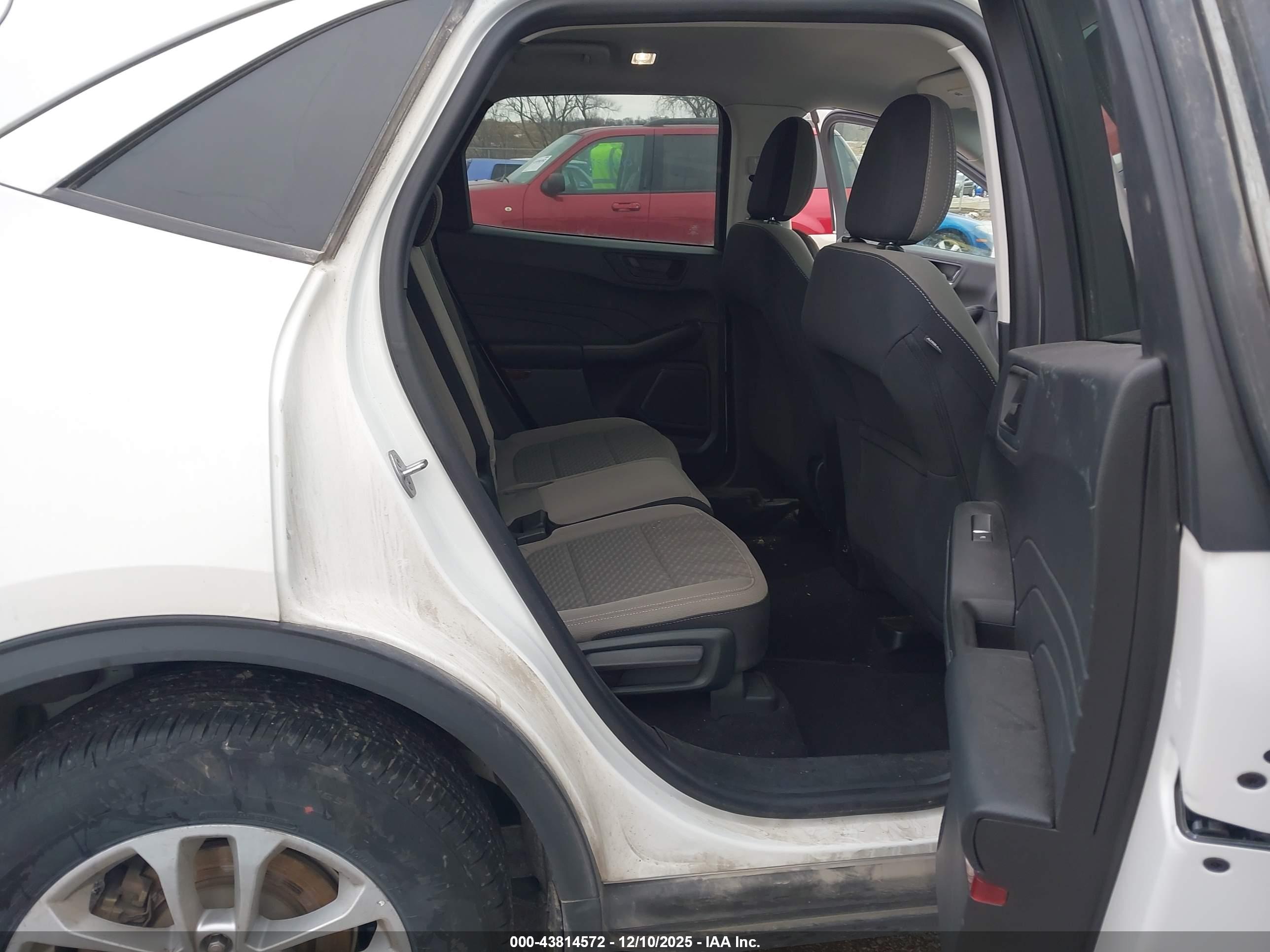 FORD ESCAPE image 8