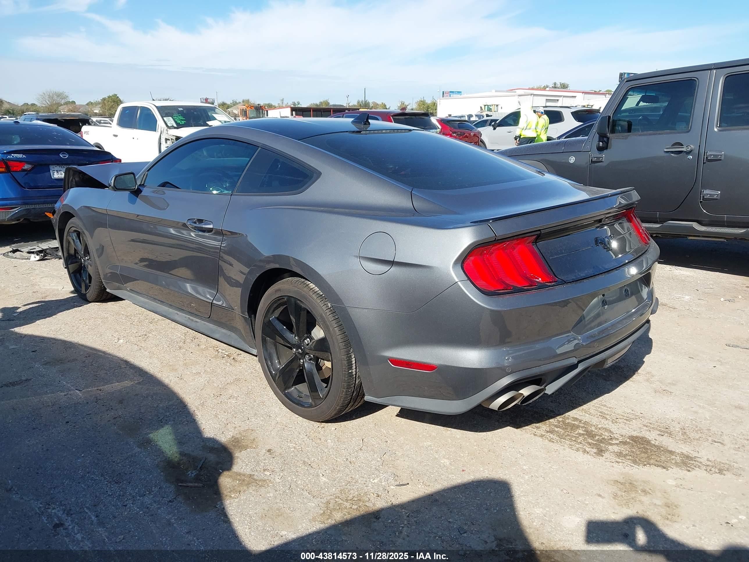 FORD MUSTANG image 3
